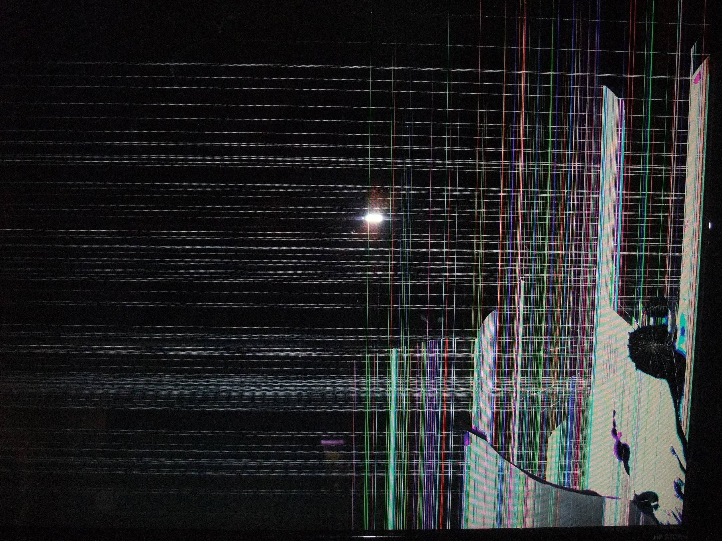 2540x1910 Cracked TV Screen Prank Wallpaper, Desktop