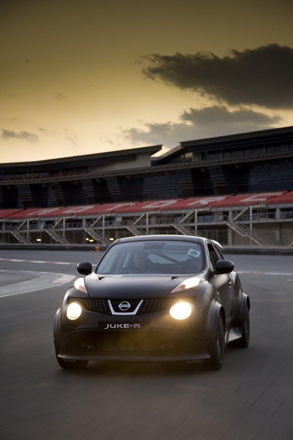 1000x1500 Nissan Juke R Wallpaper Power Girl, Phone