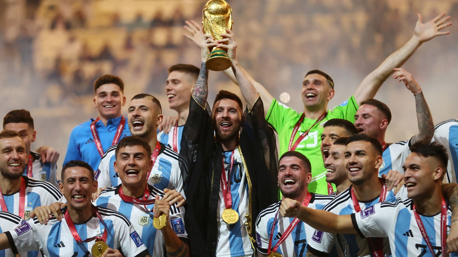 1920x1080 El más grande”: prensa mundial se rinde a los pies de Messi y Argentina tras ser campeones de Qatar 2022, Desktop