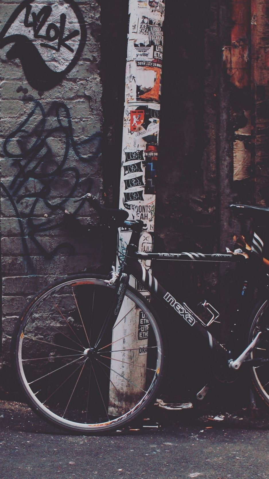 940x1670 Wallpaper Bicycle, Yard, Graffiti 7 Graffiti Wallpaper HD, Phone