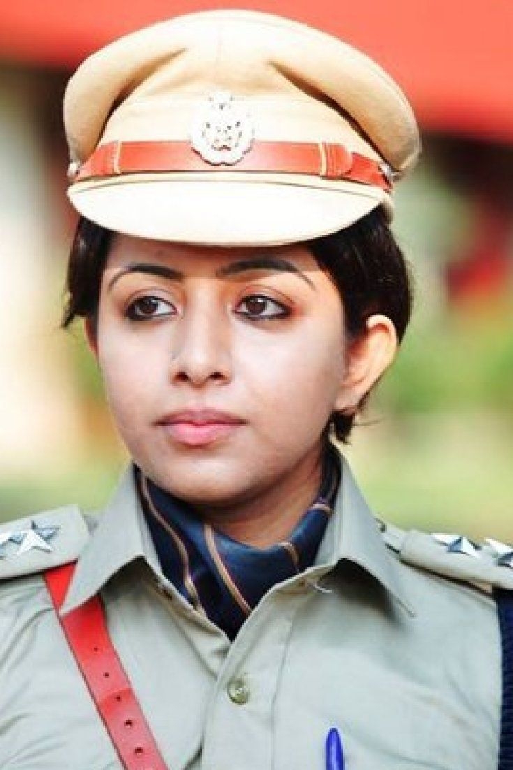 740x1110 This IPS Officer Perfectly Explains What's Rotten With Articles Objectifying Women. Police officer, Police women, Military girl, Phone