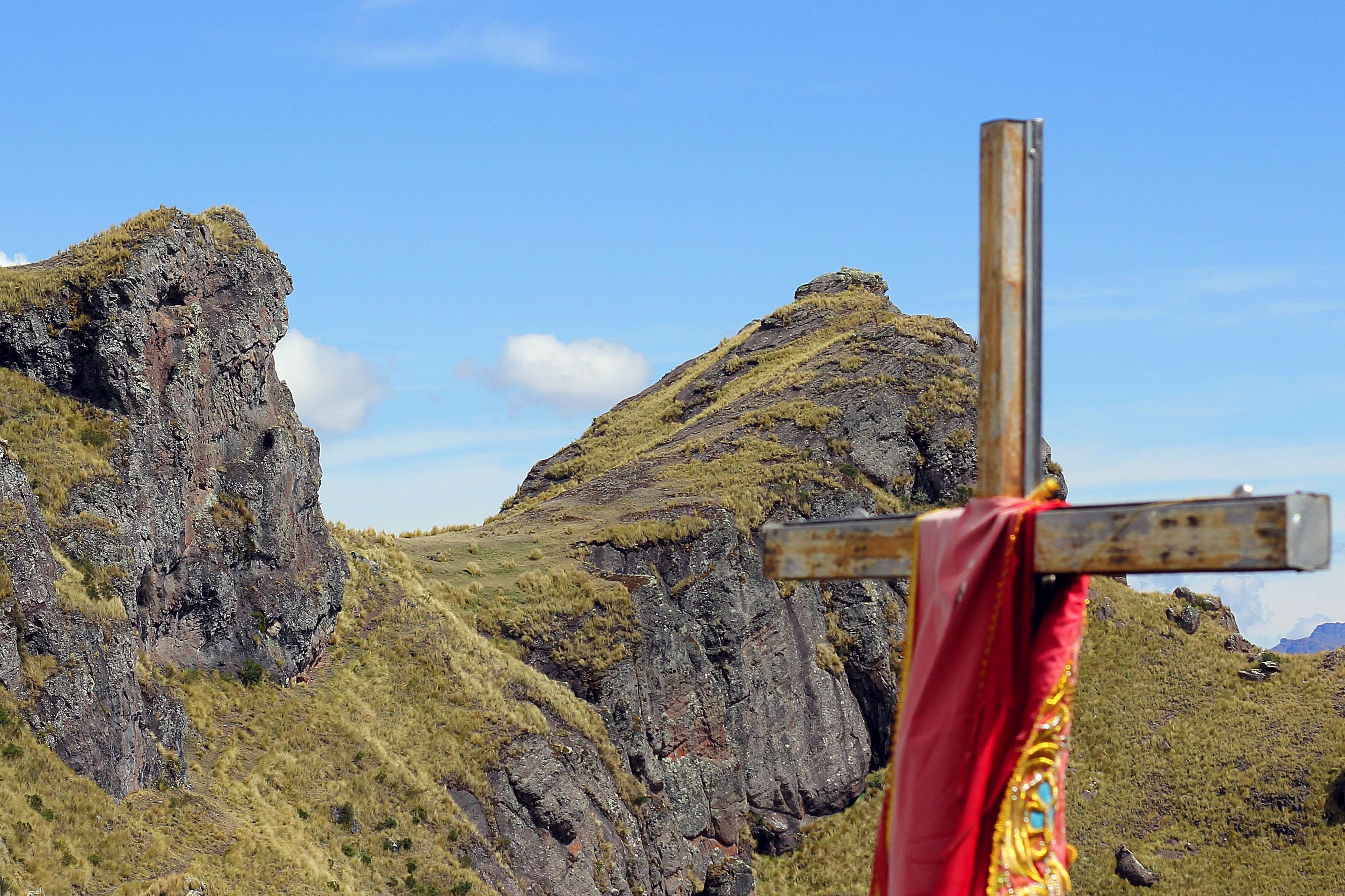 3630x2420 60d, beautiful, canon, cross, cusco, focus, mountain, mountains, Desktop