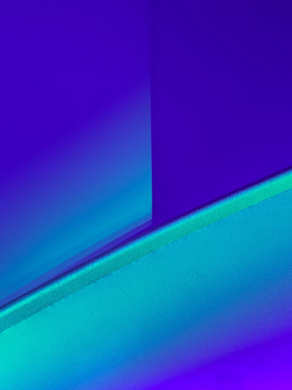 1000x1340 A blue and purple background with a curved edge photo, Phone