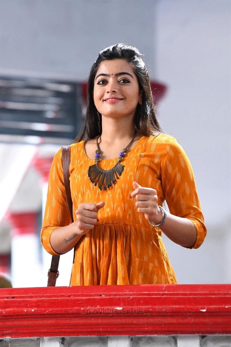 800x1200 Devadas Actress Rashmika Mandanna Photo HD. New Movie Posters, Phone