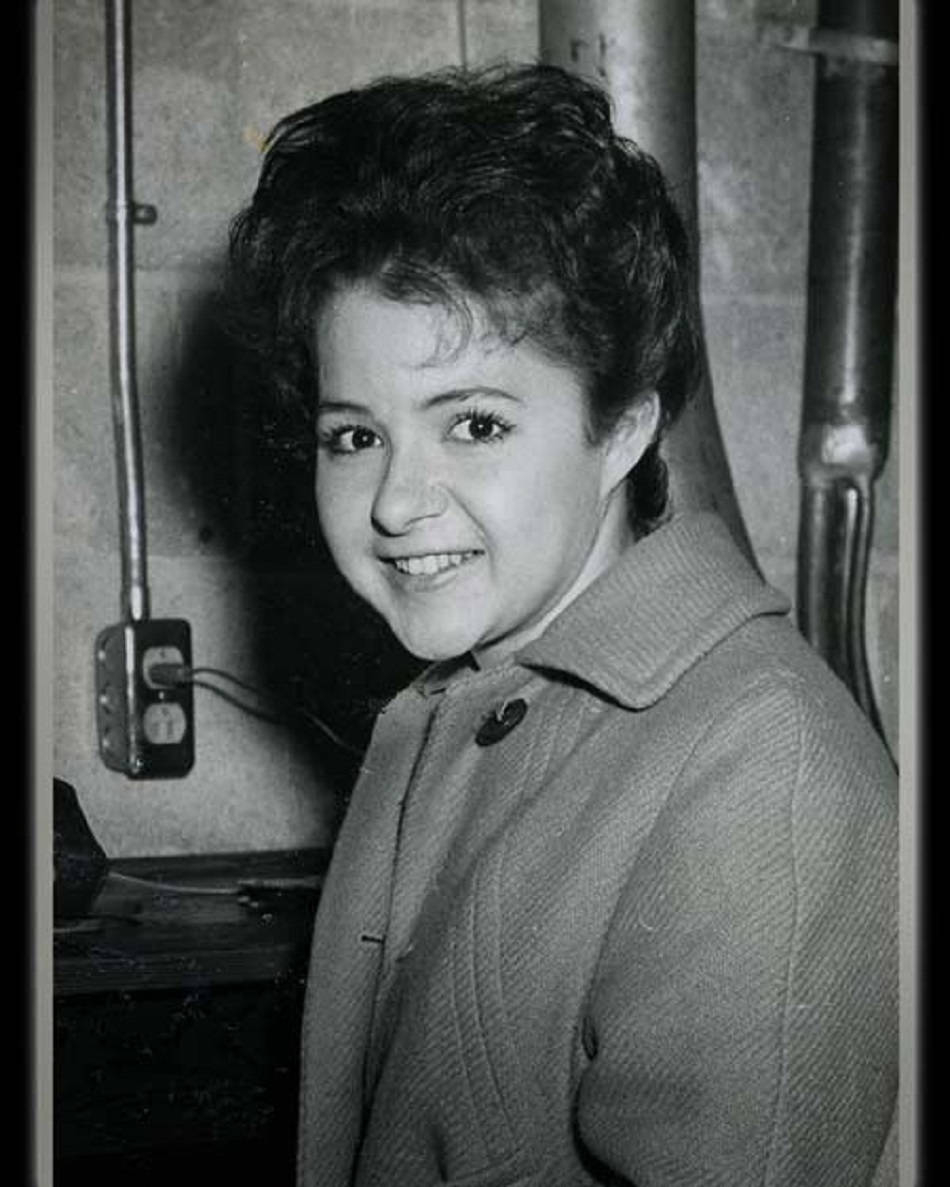 950x1190 Download American Singer Young Brenda Lee Vintage Photograph Wallpaper, Phone