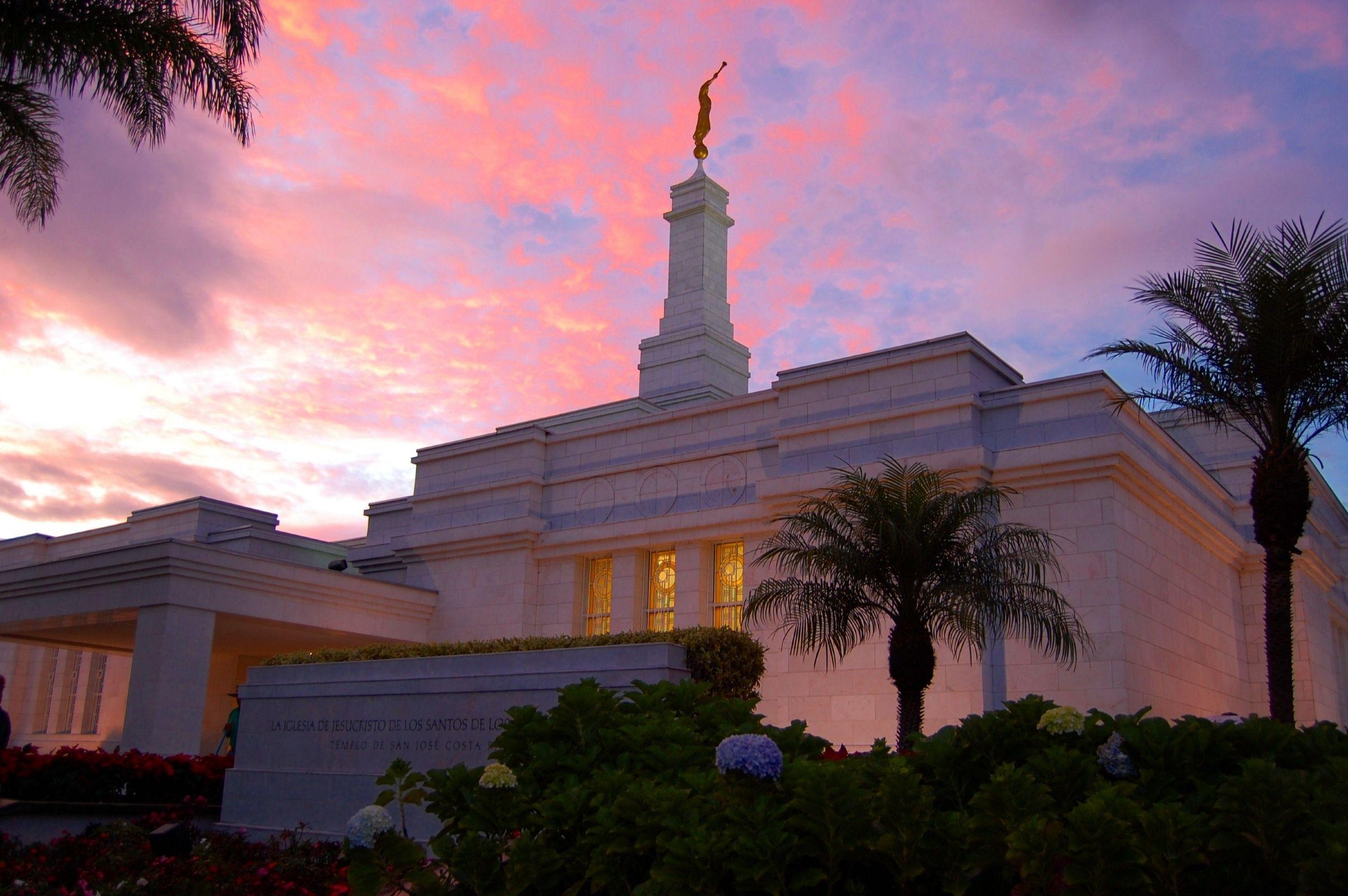 2410x1600 San José Costa Rica Temple, Desktop