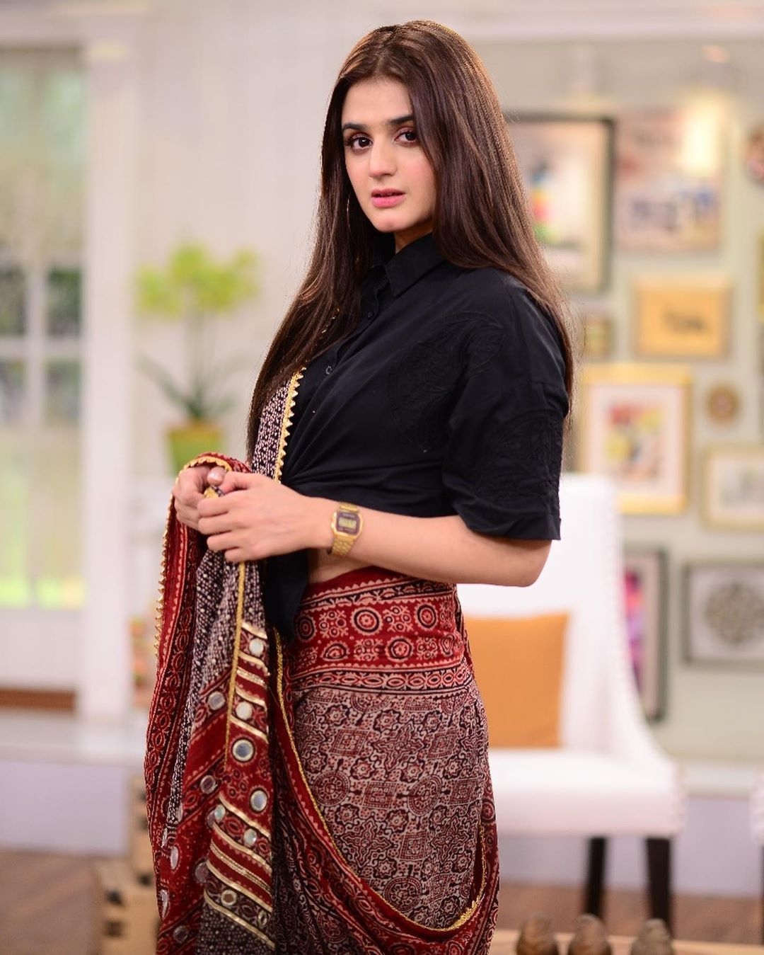 1080x1350 In Pic: Graceful Hira Mani Looking Very Pretty In Saree, Phone