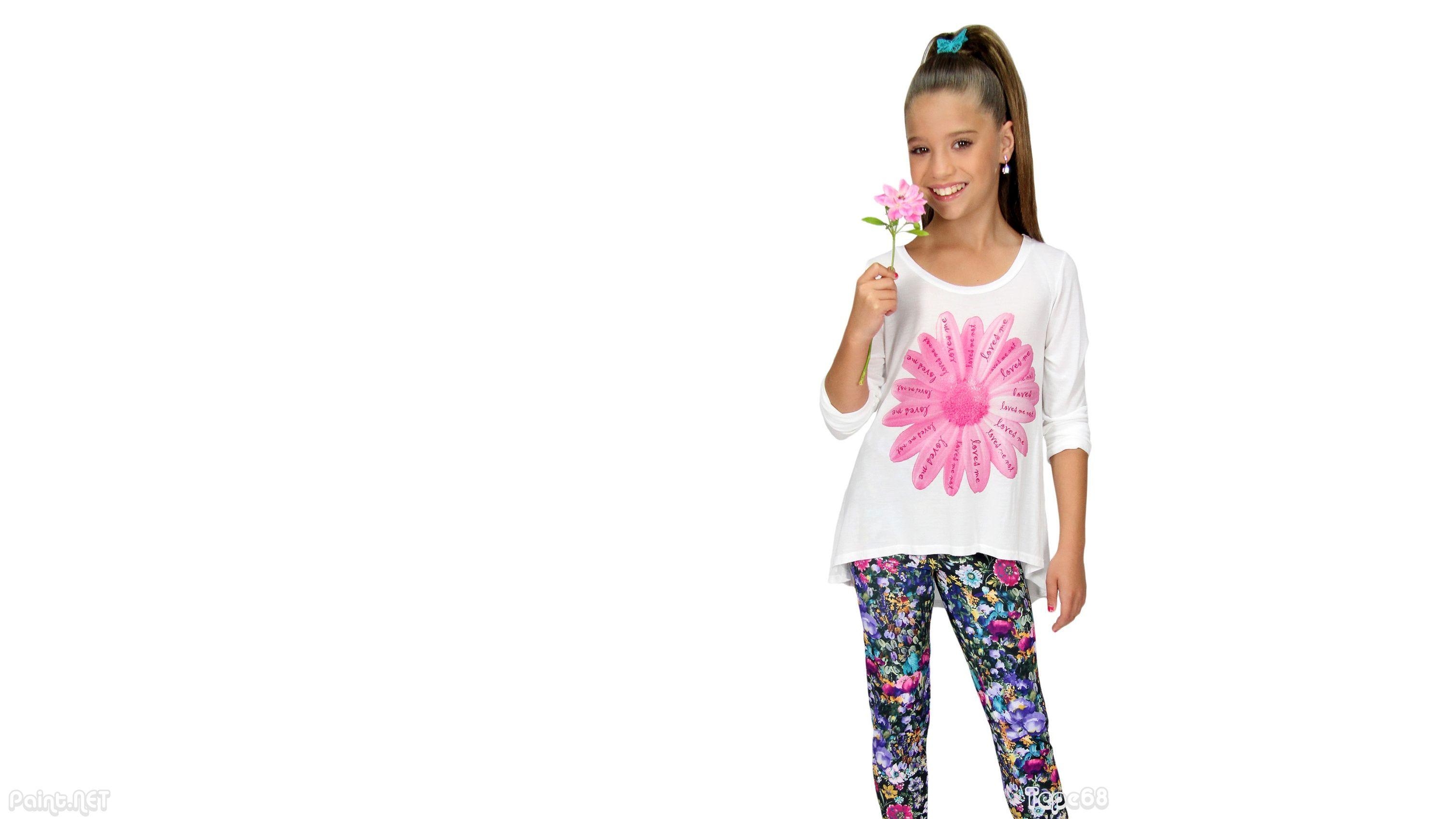 3030x1700 Mackenzie Ziegler, Desktop