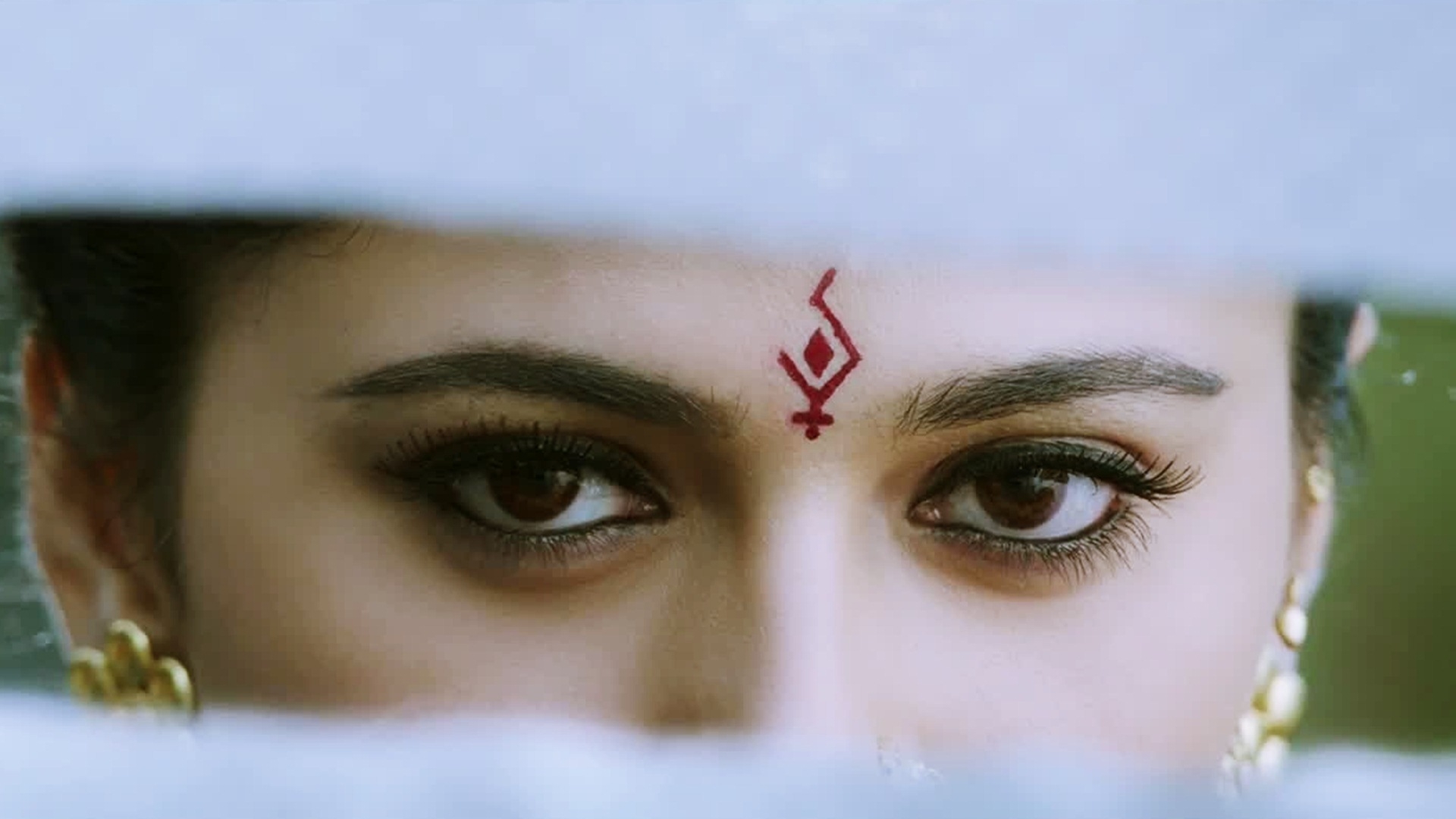 1920x1080 Anushka Shetty Eyes Baahubali 2 The Conclusion Wallpaper 14654, Desktop