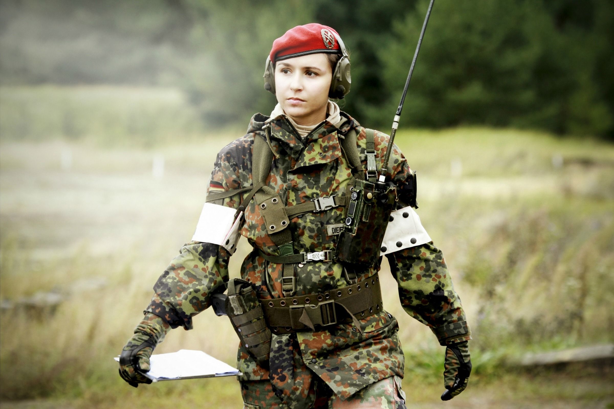 2400x1600 Female Soldier Wallpaper Free Female Soldier Background, Desktop