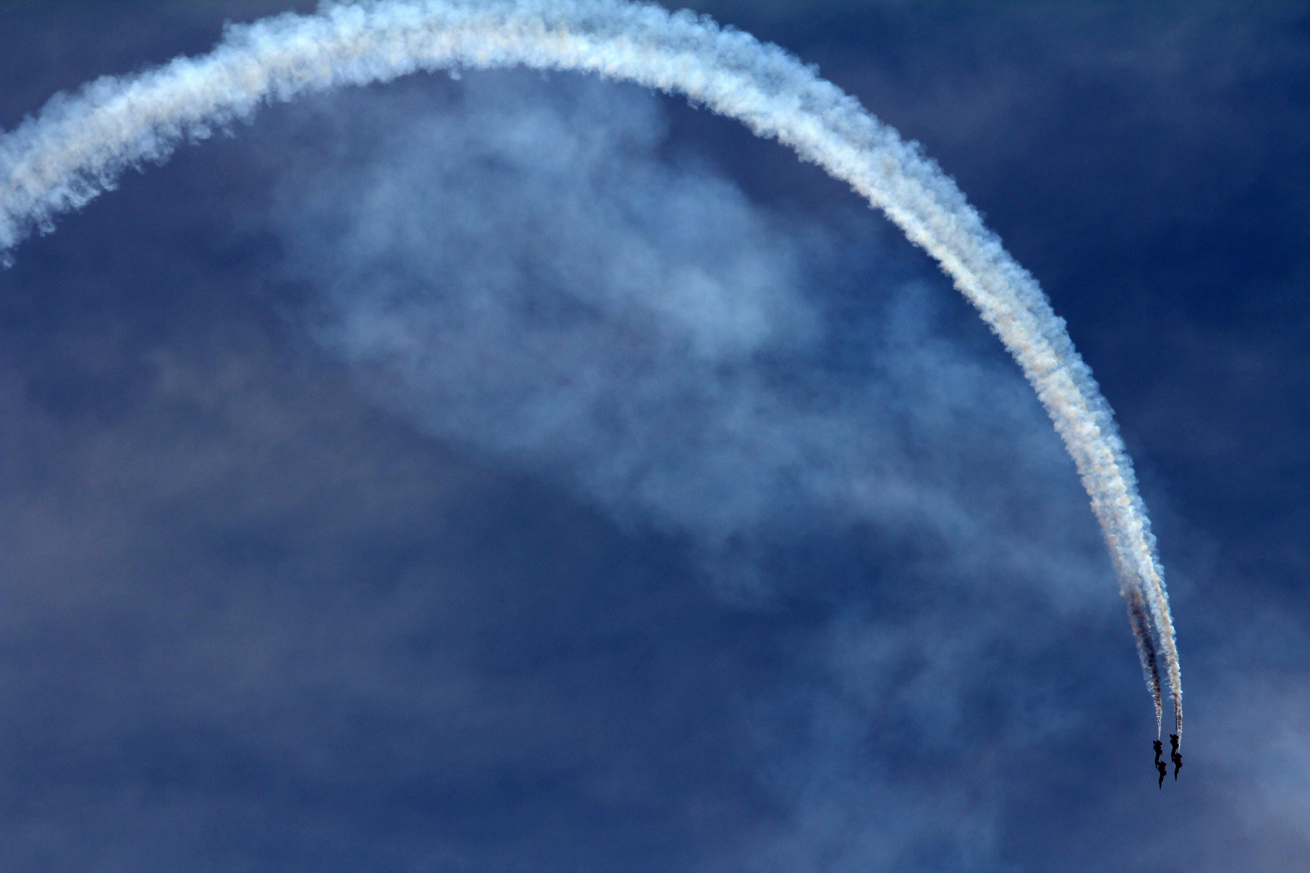 5190x3460 Download wallpaper  airplanes, sky, aerobatics, track HD, Desktop