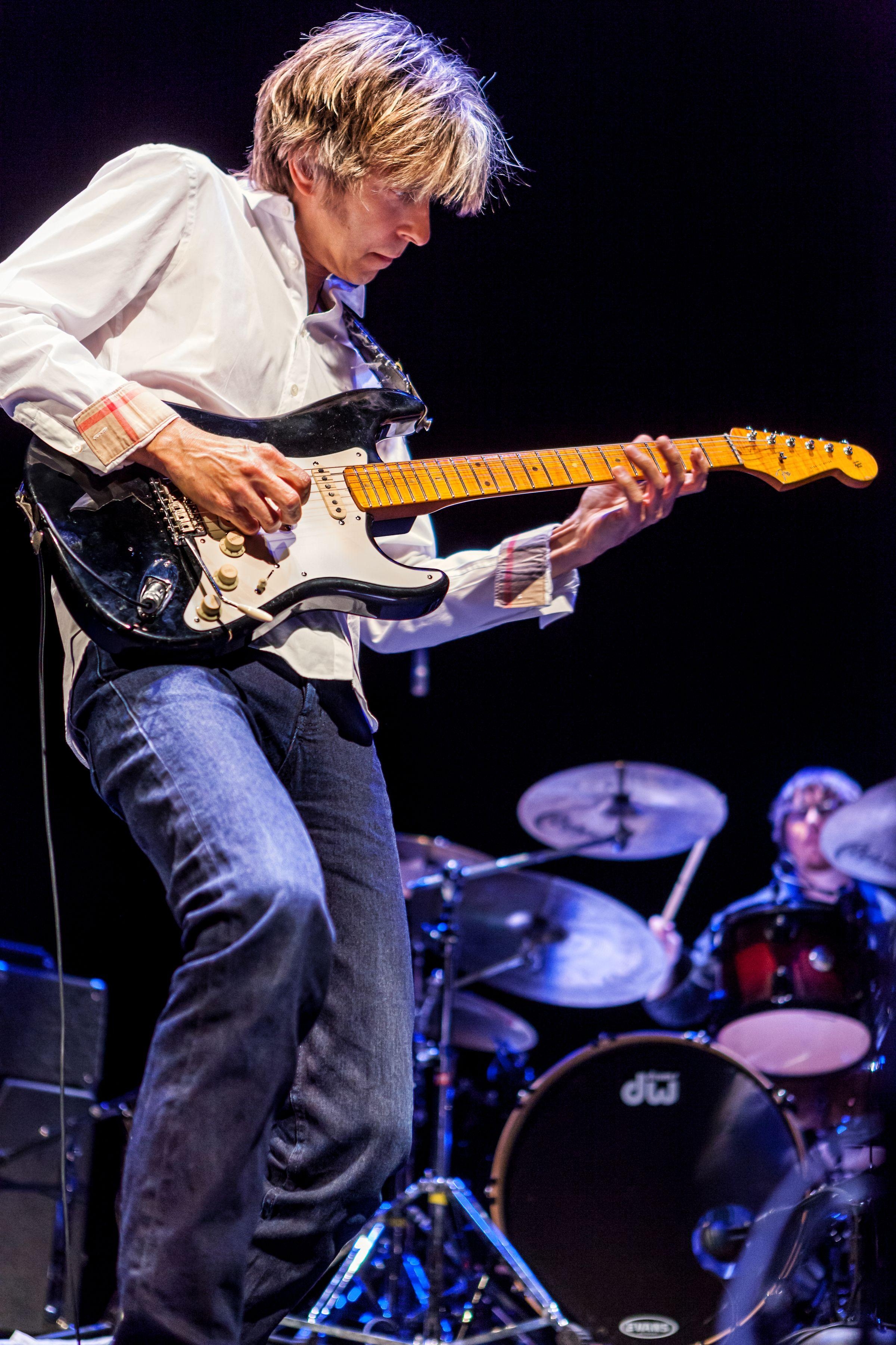 2400x3600 3938x2625px 2923.83 KB Eric Johnson, Phone