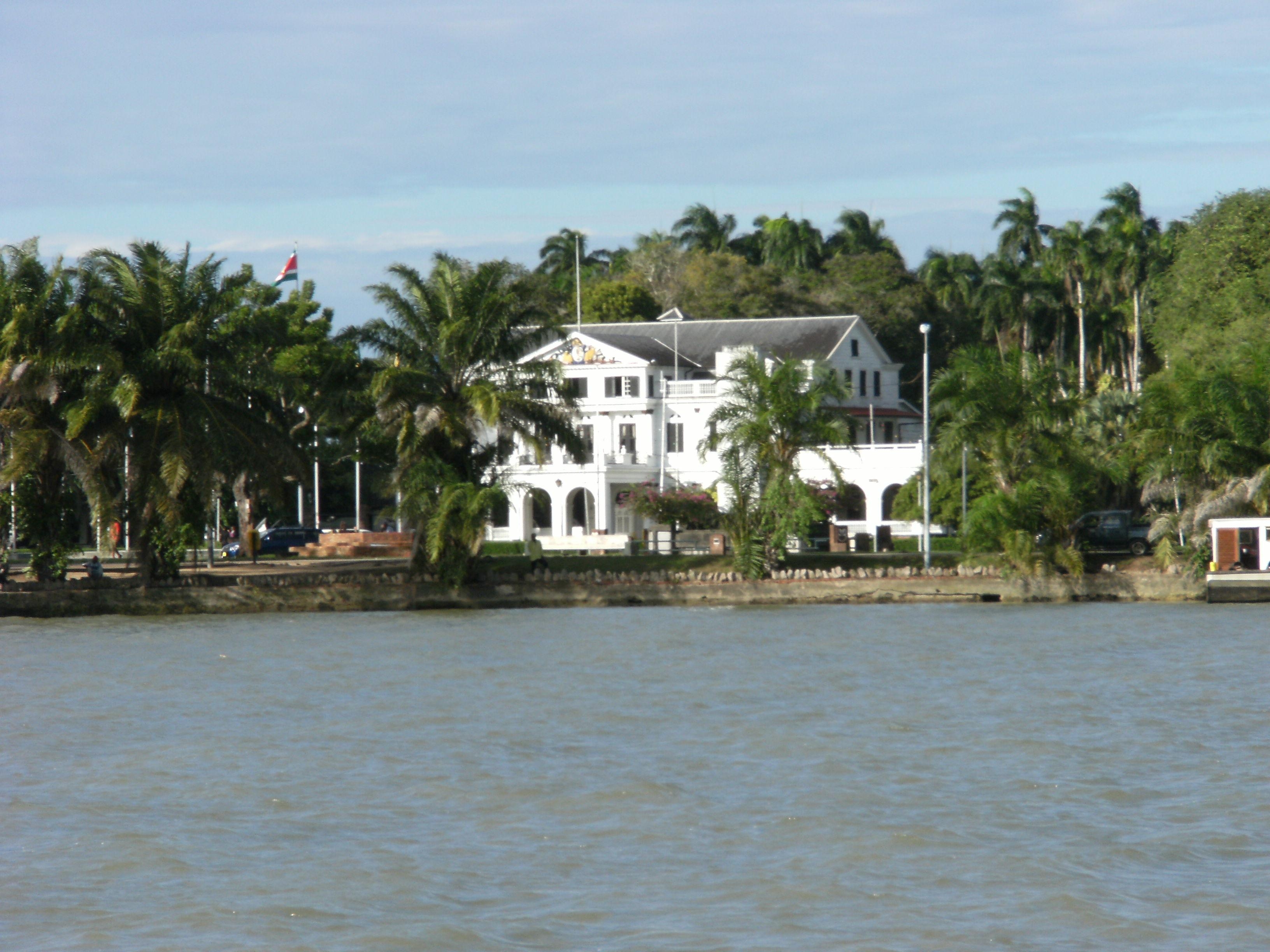 3270x2450 Presidential palace seen from Suriname, Desktop
