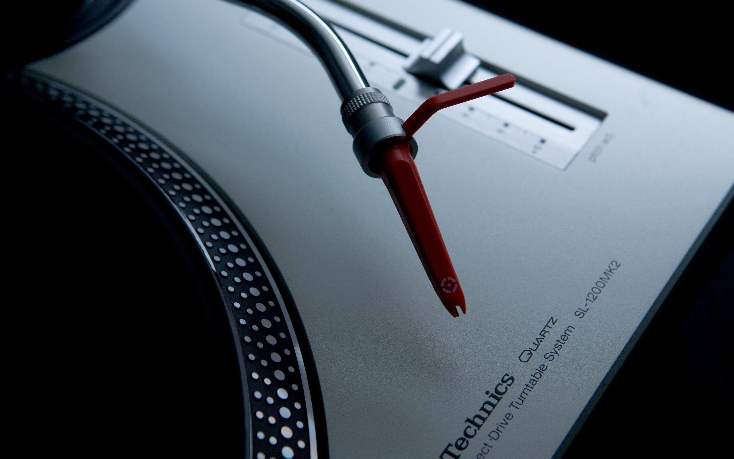 2560x1600 turntables wallpaper, Desktop