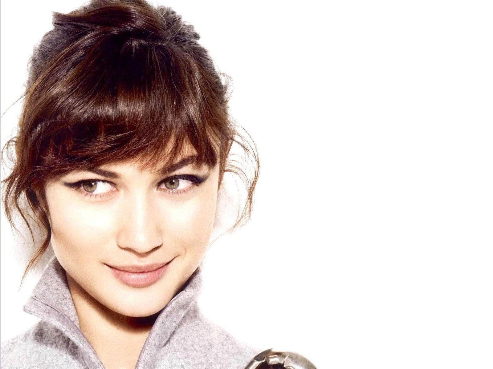 1600x1200 Olga Kurylenko, Desktop