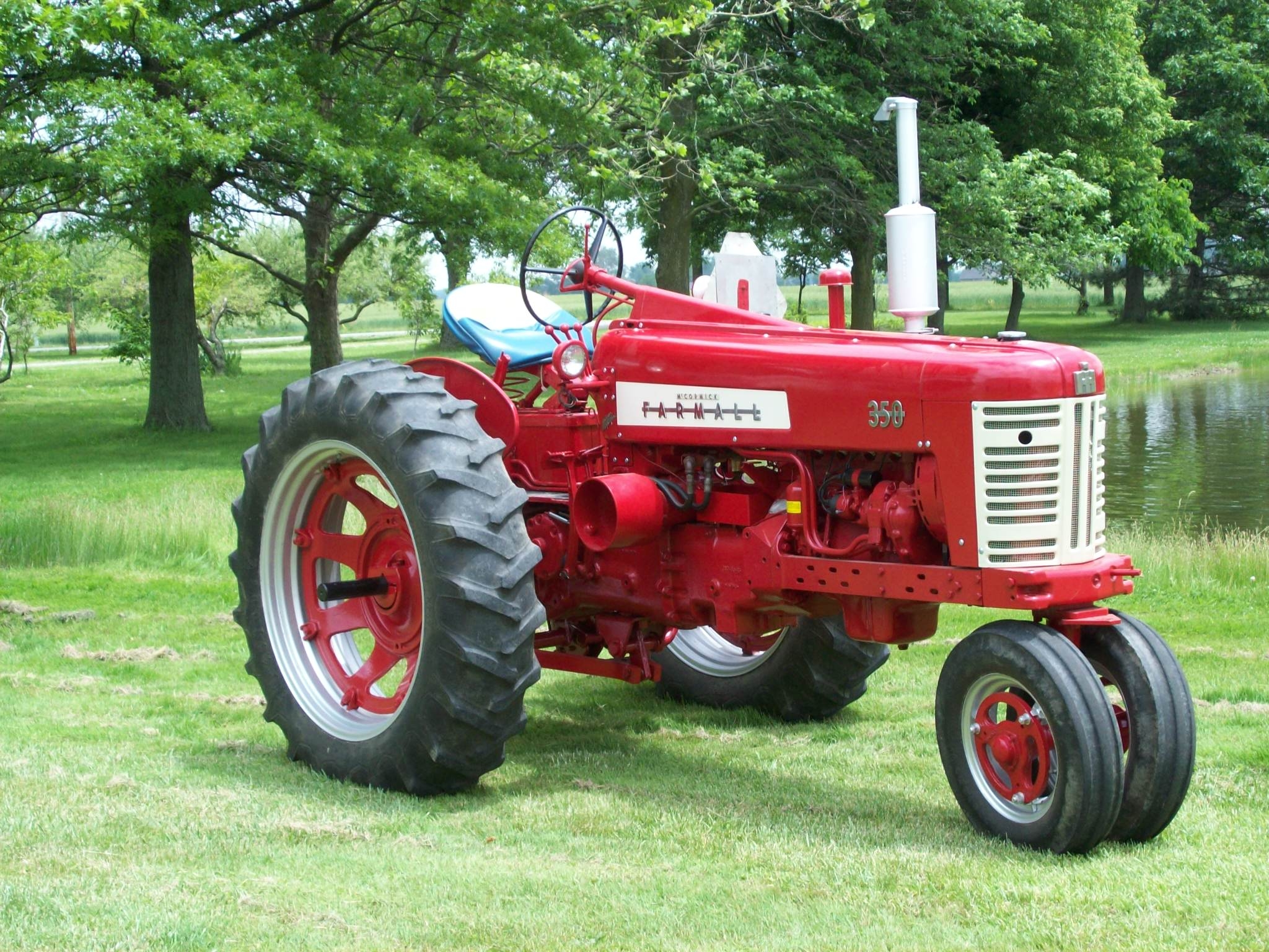 2050x1540 Tractor Talk, Desktop