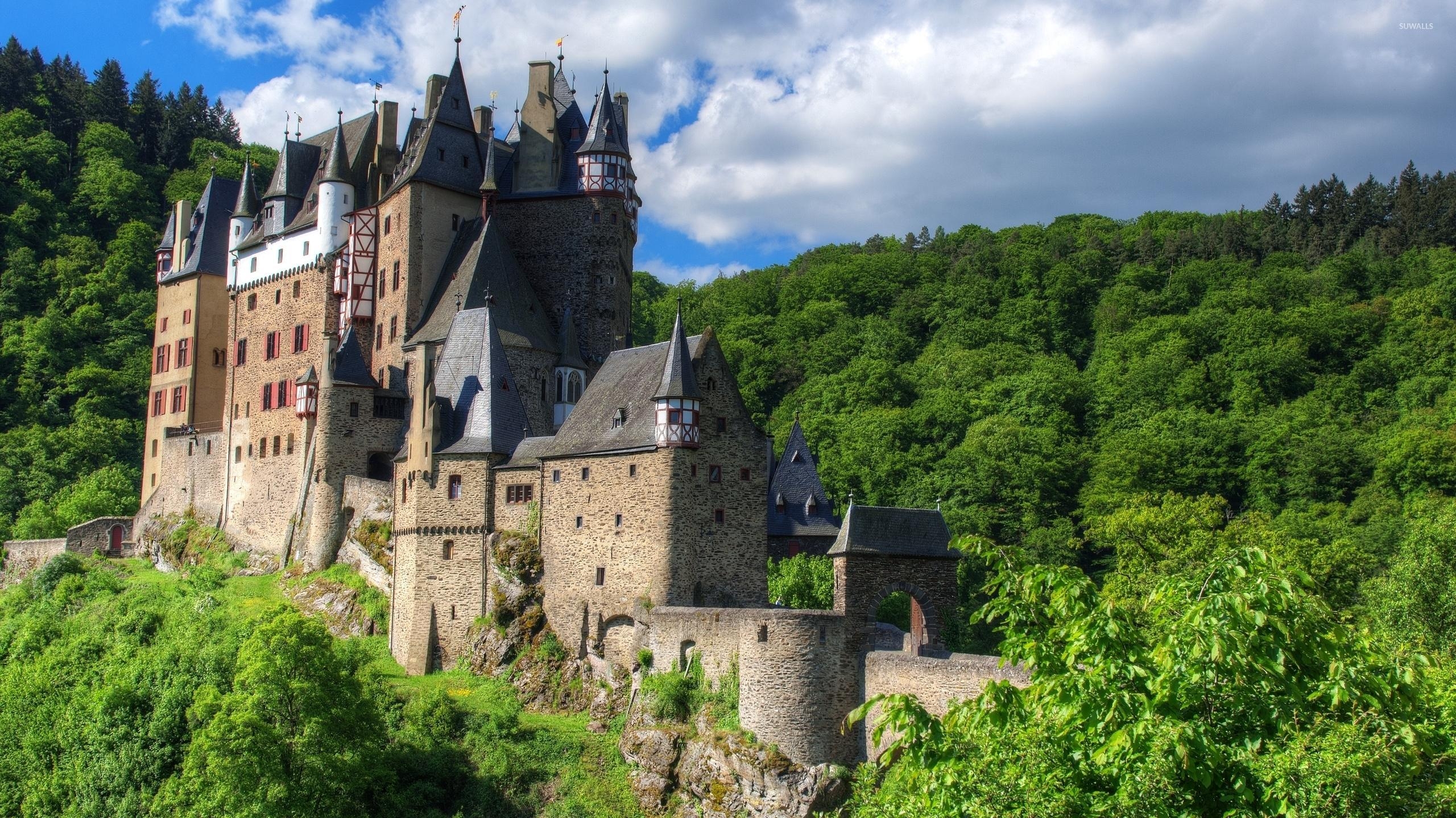 2560x1440 Eltz Castle on a beautiful summer day wallpaper, Desktop