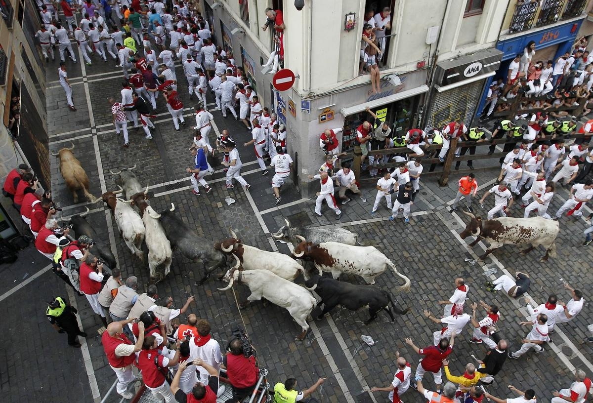1200x820 PHOTOS Running of the Bulls Angeles Times, Desktop