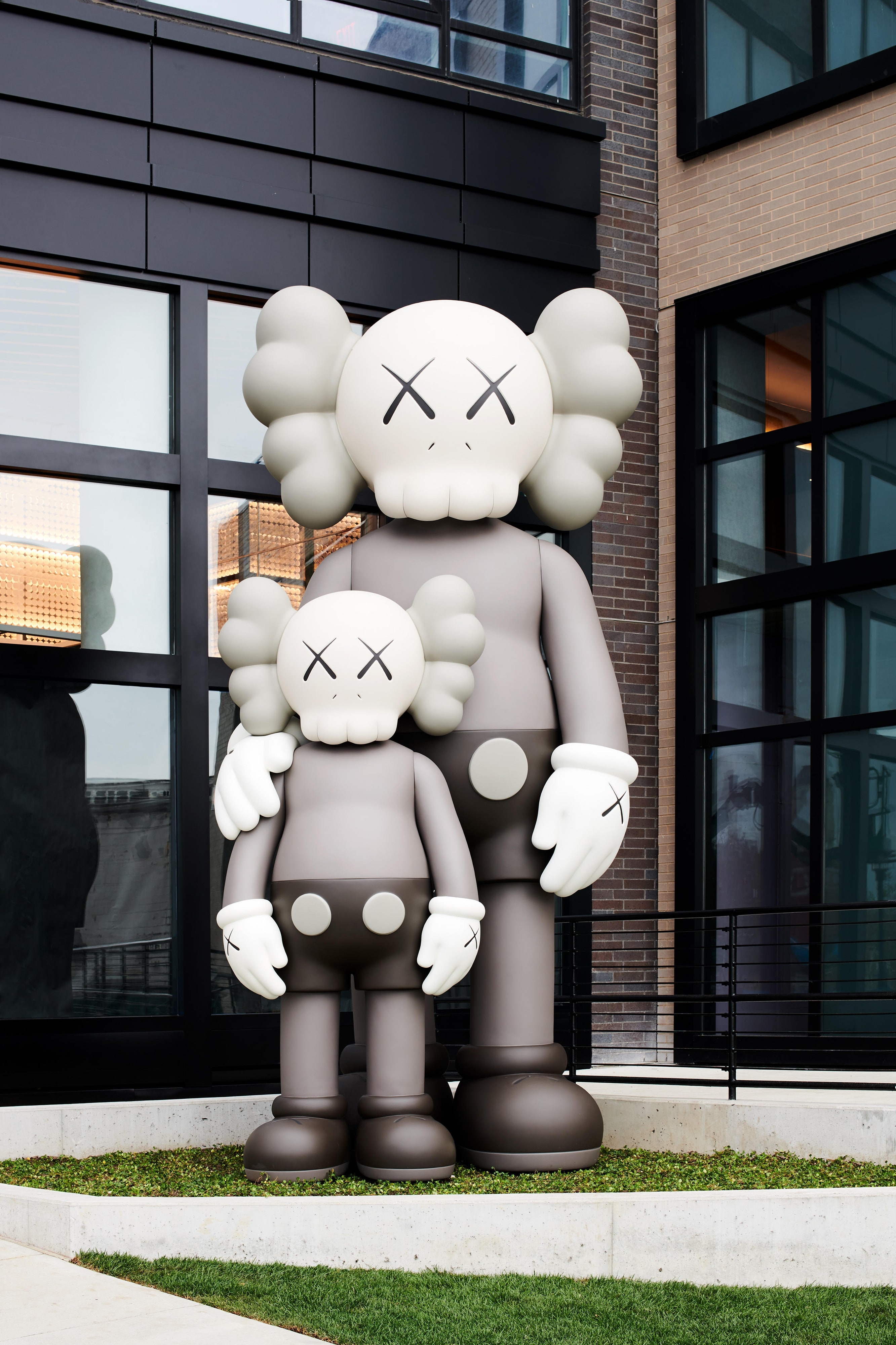 2670x4000 Artist KAWS Reveals the Inspiration Behind His New Sculpture in Brooklyn, Phone