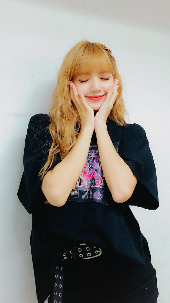 720x1280 Lisa BLACKPINK Wallpaper, Phone