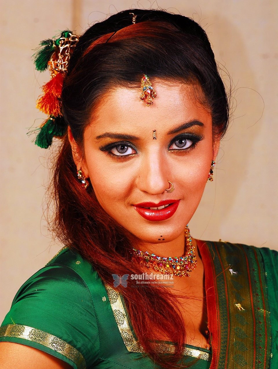 960x1280 Bhojpuri Actress Full HD Photo, Phone