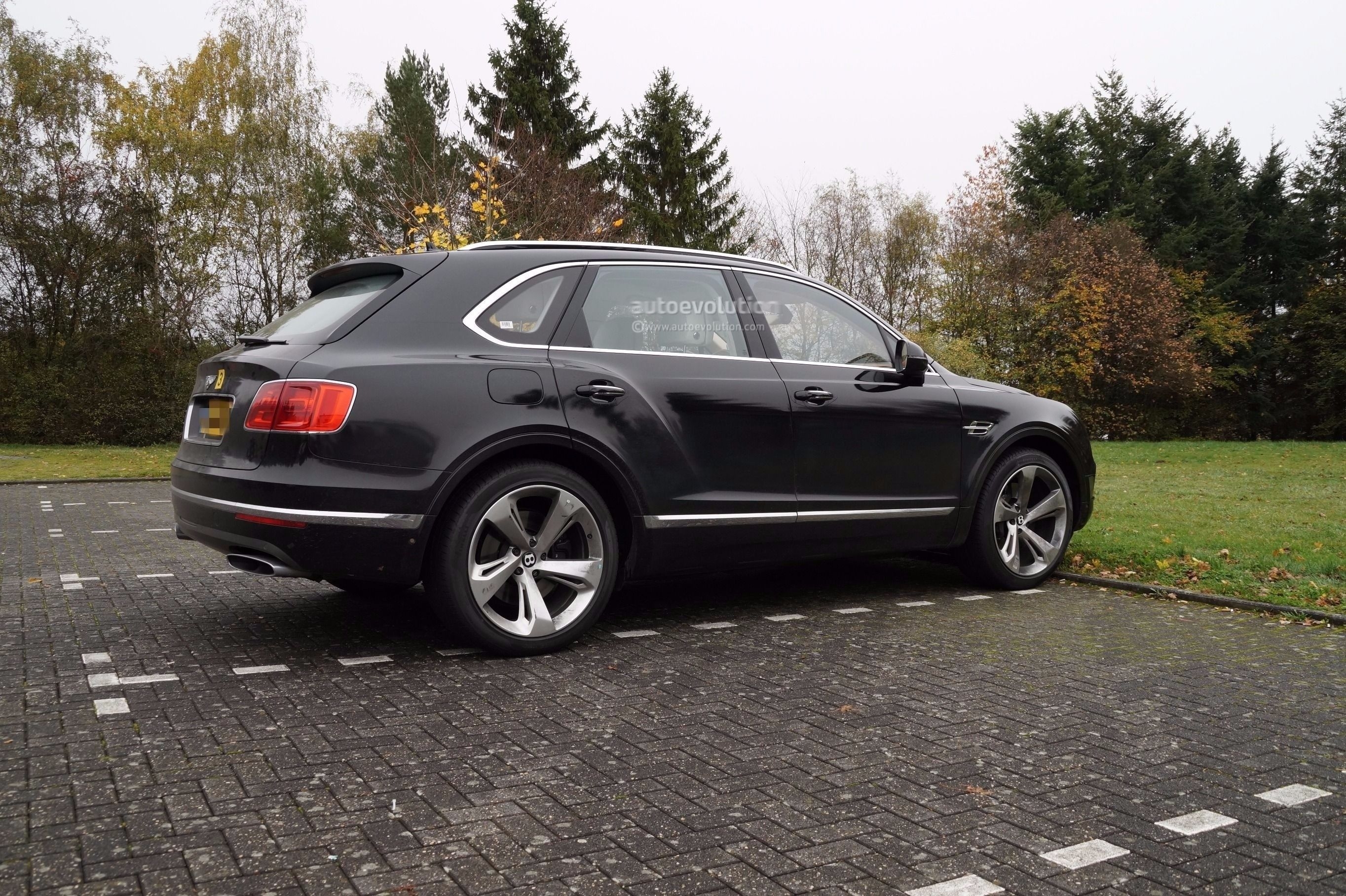 2730x1820 Bentley Bentayga PHEV Reveals EV Mode Button In Newest Spy, Desktop