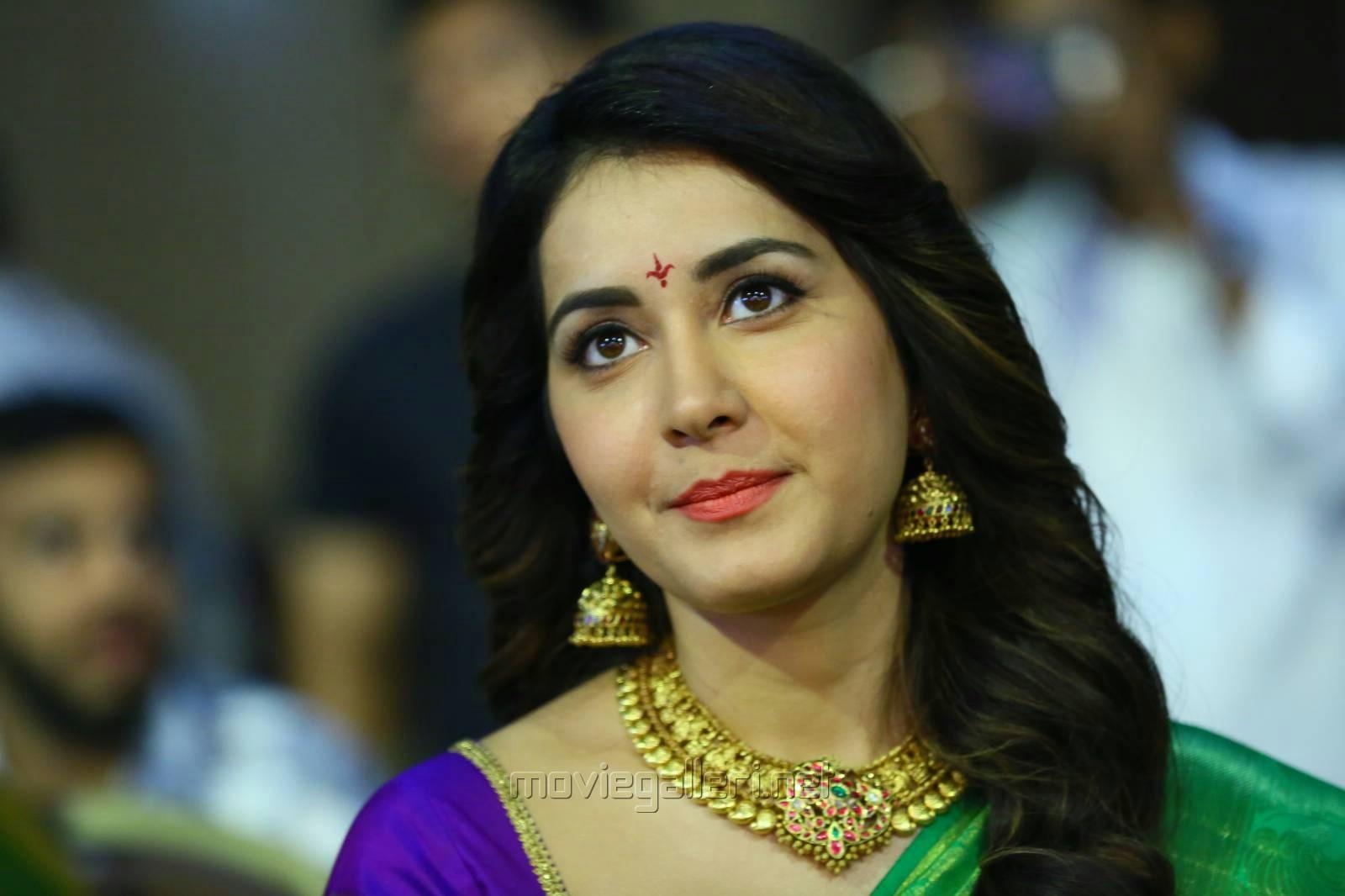 1600x1070 Actress Rashi Khanna Silk Saree Photo Srinivasa Kalyanam Audio, Desktop