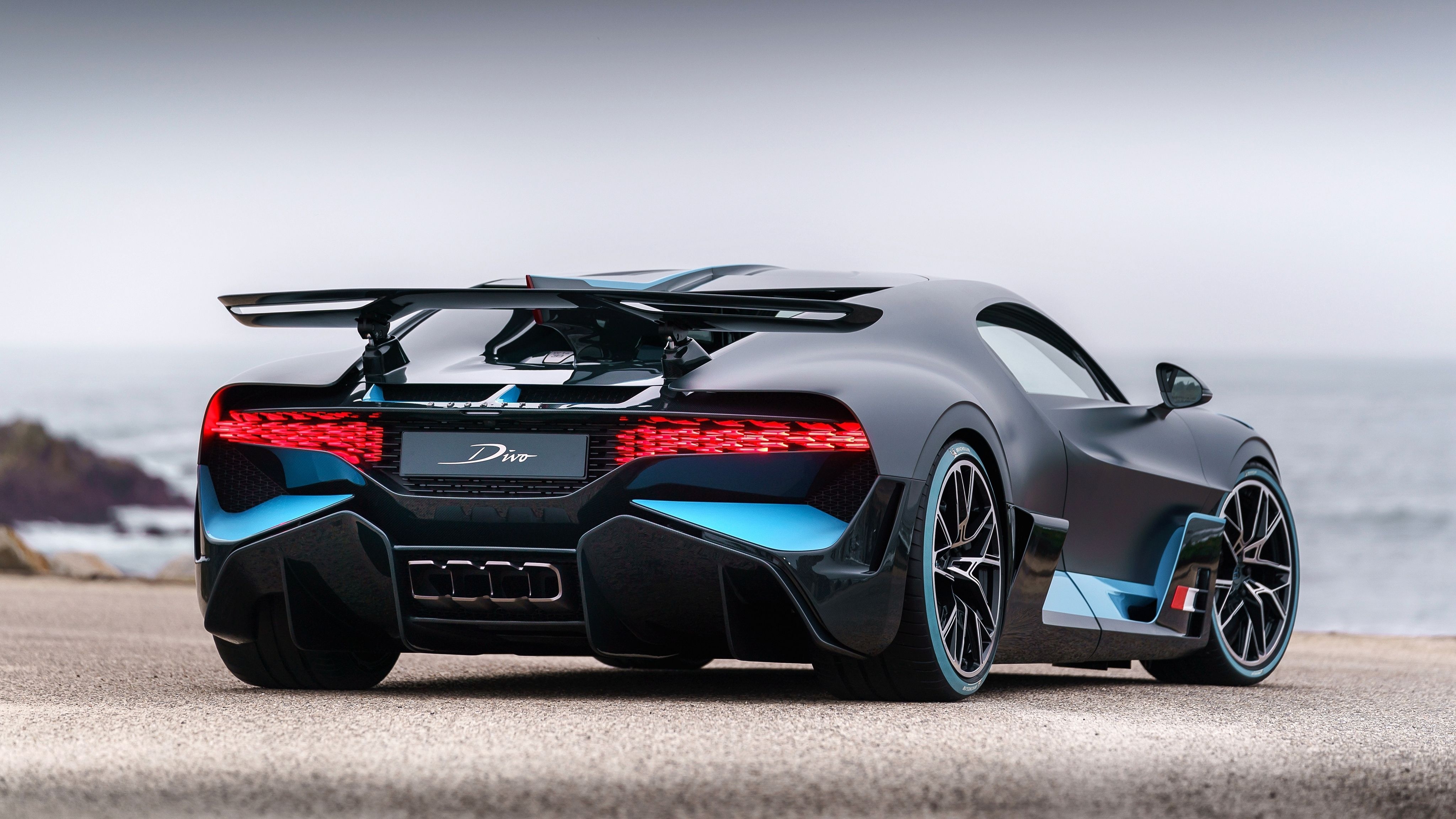 4100x2310 Bugatti Divo Black Back View 4k, Desktop