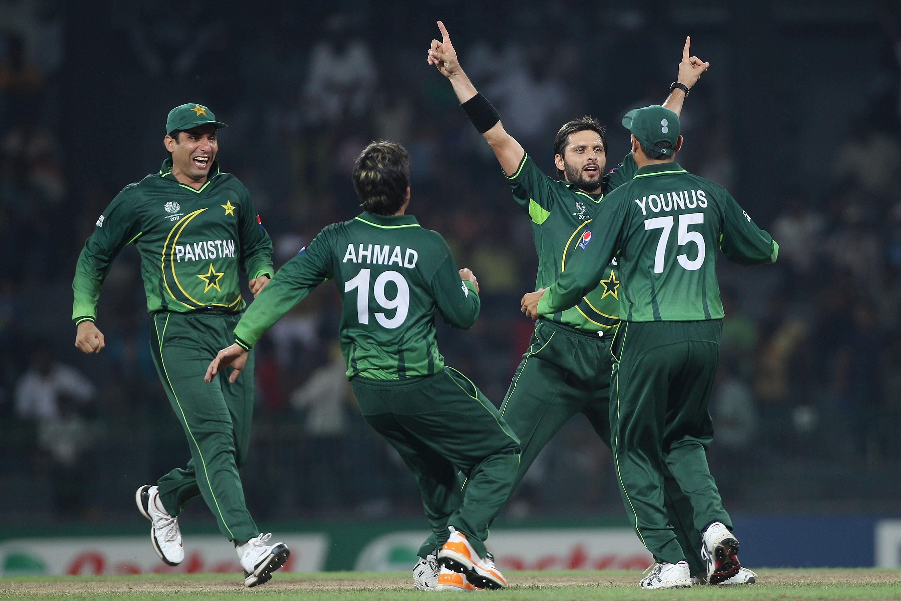 3000x2010 Shahid Afridi and other Pakistani Cricketer Celebrates after Take, Desktop