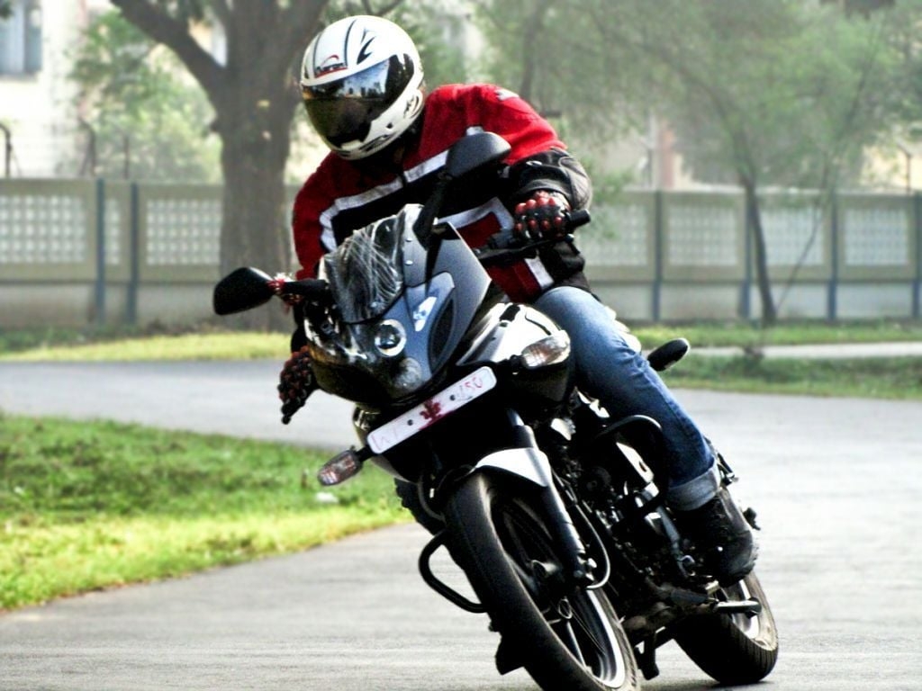 1030x770 Bajaj Pulsar 220 F Photo, Informations, Articles Pulsar, Desktop