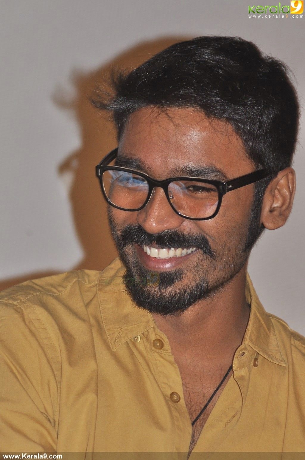 1030x1550 Dhanush at anegan tamil movie audio launch photo 00617, Phone