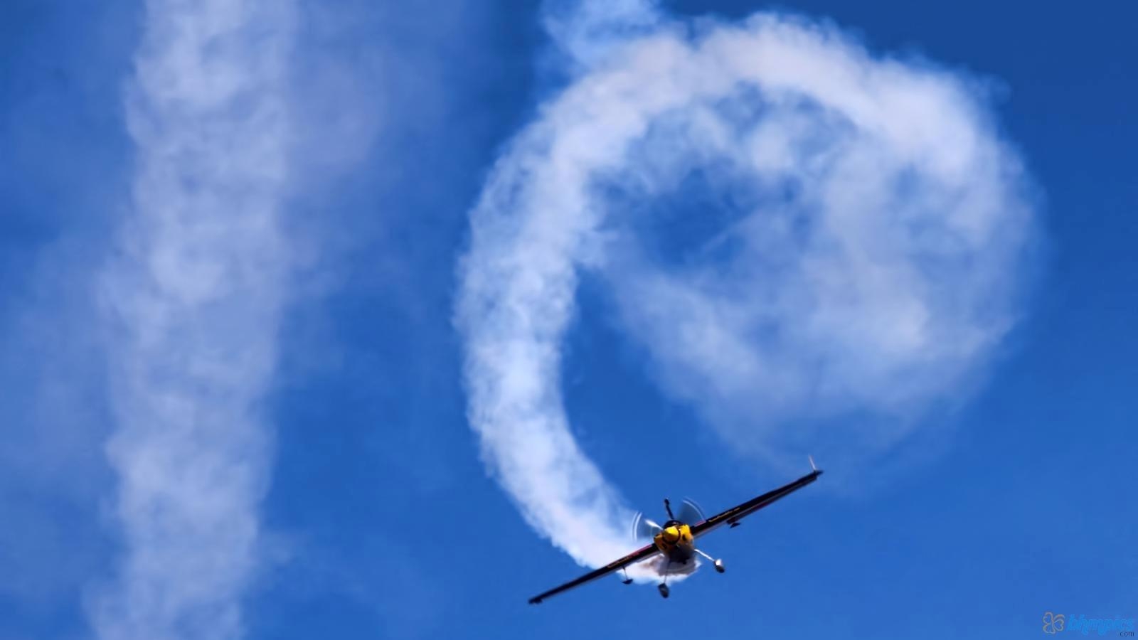 1600x900 Red Bull Aerobatics Picture, Desktop