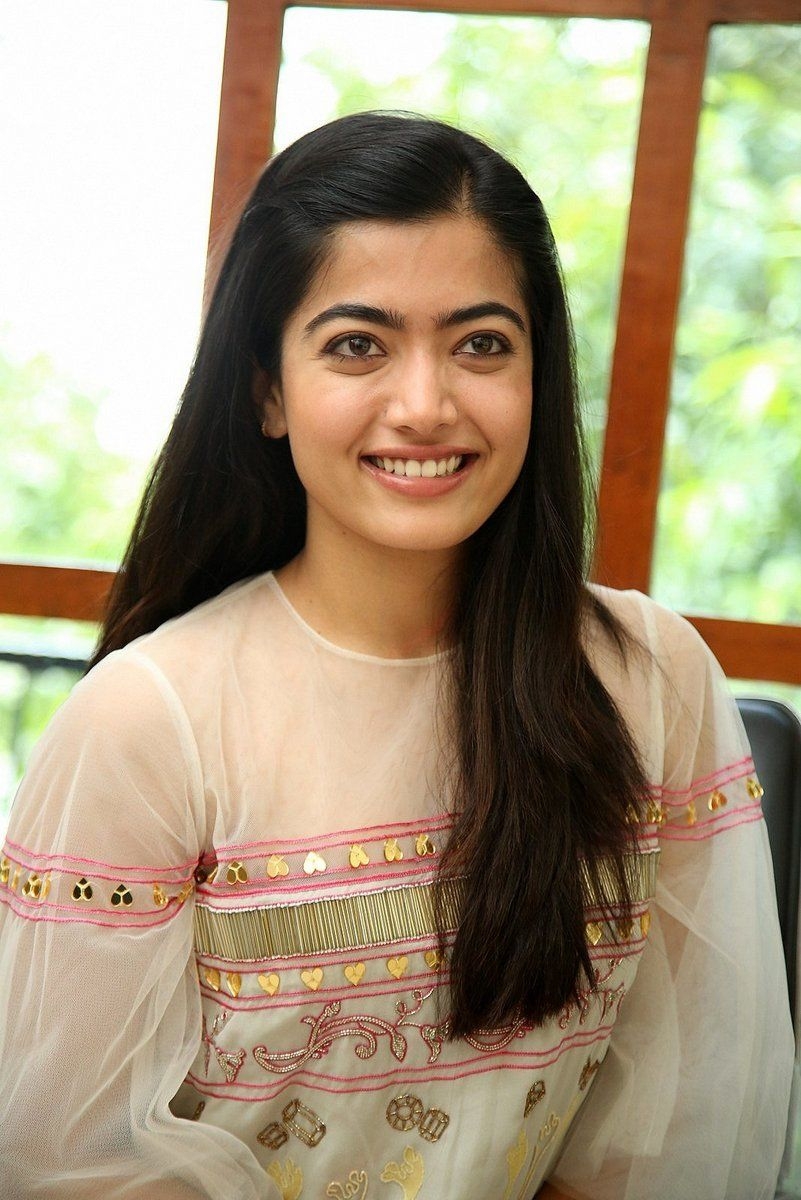 810x1200 Actress Rashmika Mandanna Dear Comrade Photo July 25 2019, Phone