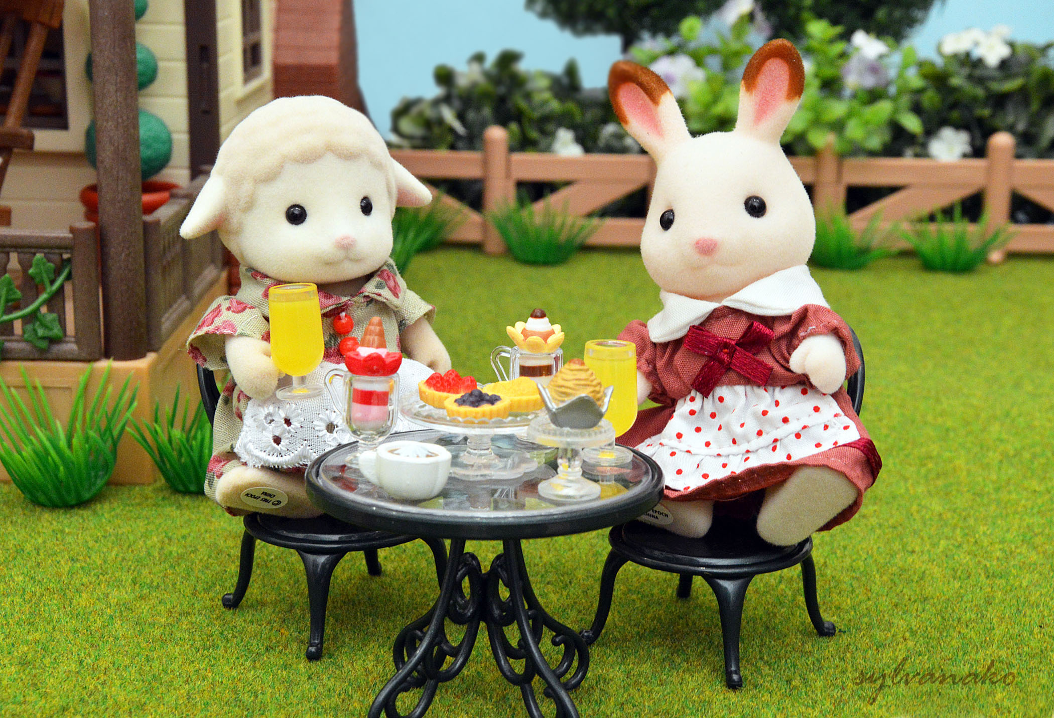 2100x1440 Wallpaper, girls, food, house, cute, home, animal, dinner, yard, garden, table, toys, miniature, sheep, sweet, families, company, icecream, porch, calico, critters, rabbits, manor, coffe, sylvanianfamilies, sylvanian, calicocritters, Desktop