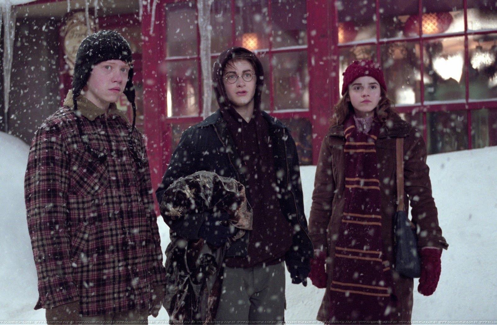 1600x1050 These Harry Potter Puffy Coats Will Keep You Magically Warm This Winter, Desktop