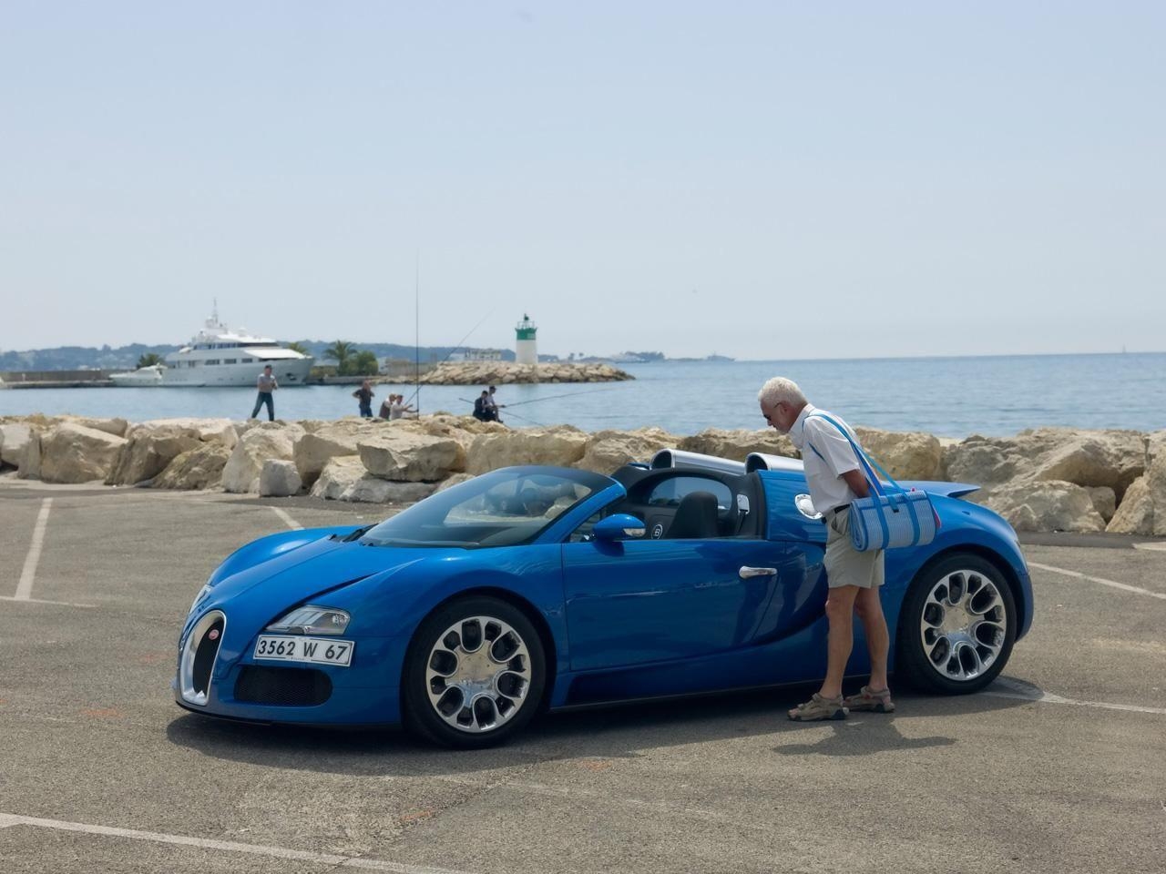 1280x960 Bugatti Veyron 16.4 Grand Sport in Cannes Wallpaper, Desktop