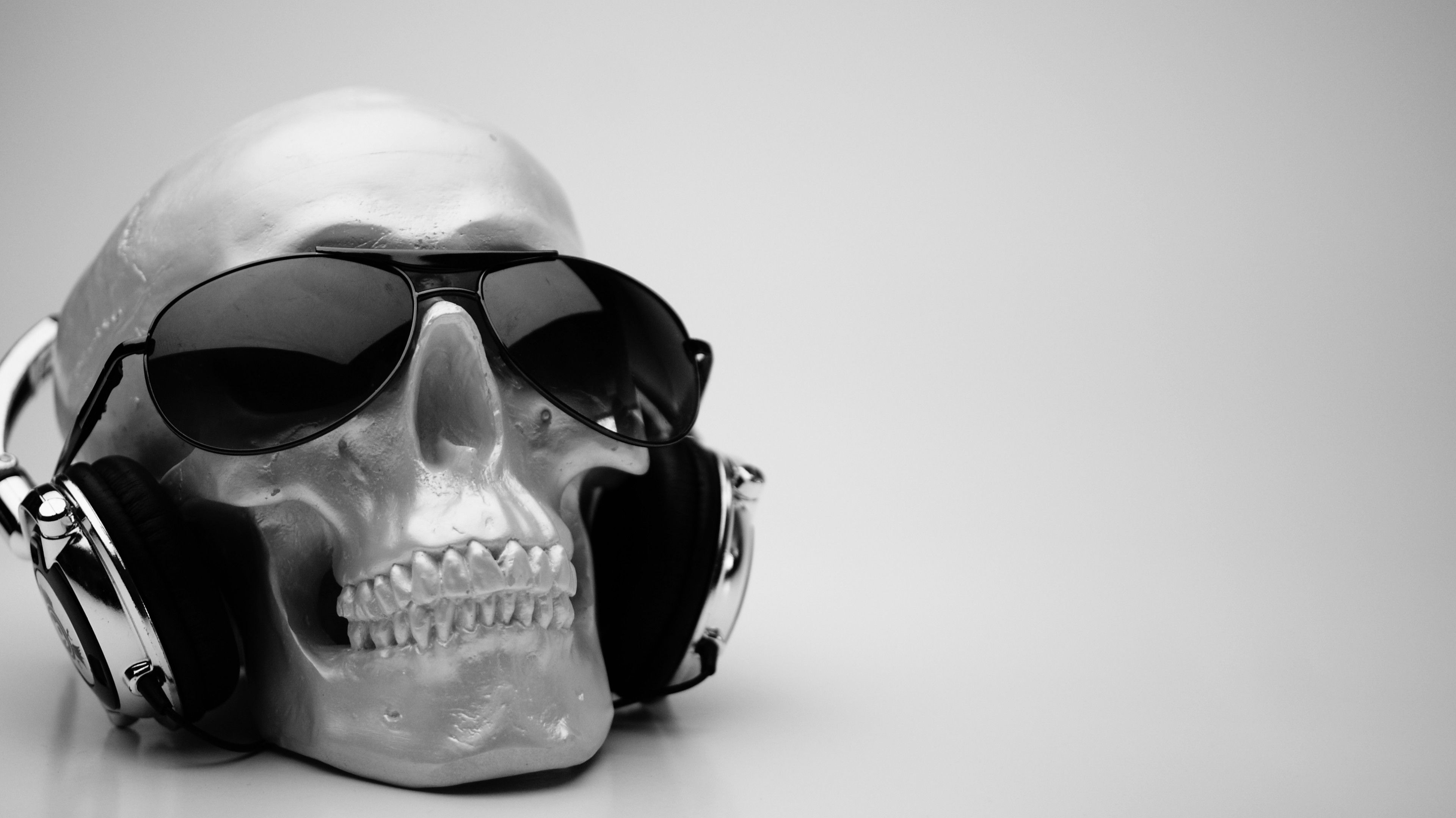 3840x2160 Download Skull & Headphones Black & White HD Wallpaper for Desktop and Mobiles 4K Ultra HD, Desktop