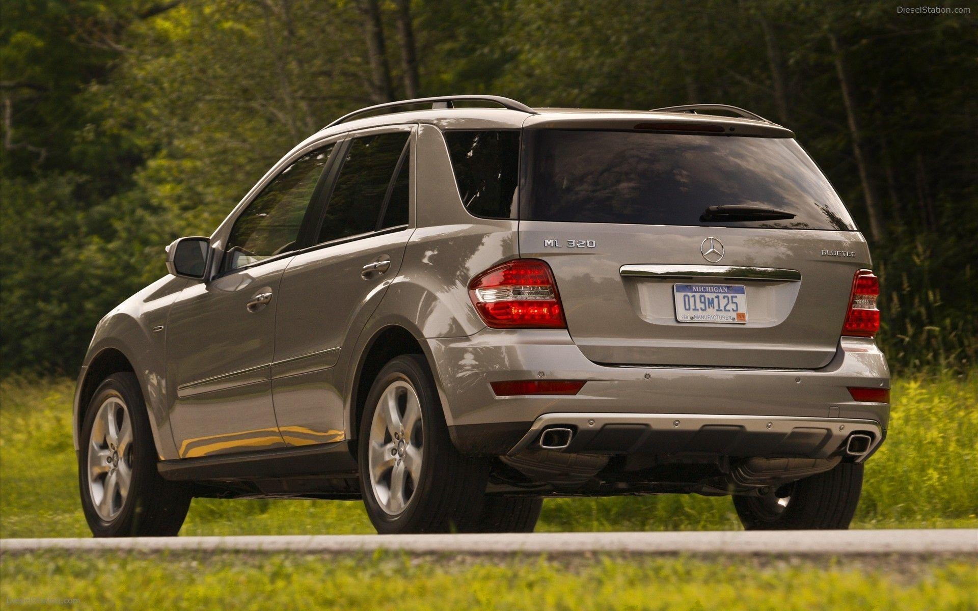 1920x1200 Mercedes Benz ML320, Desktop