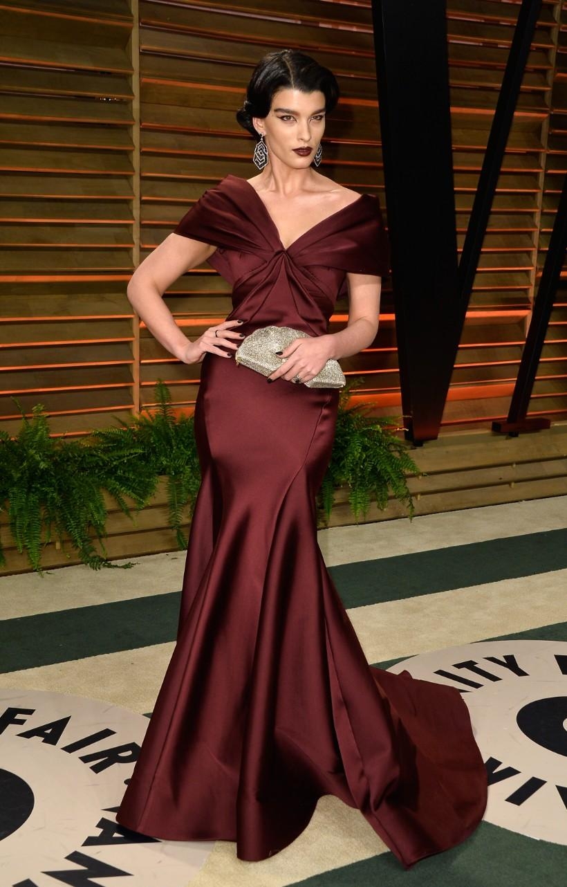 820x1290 Crystal Renn in Zac Posen Fair, Phone