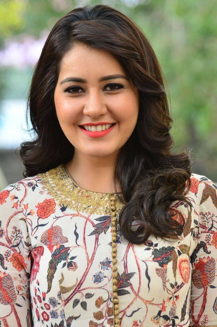 750x1140 Rashi Khanna Hot Image Navel Photo New HD Pics, Phone