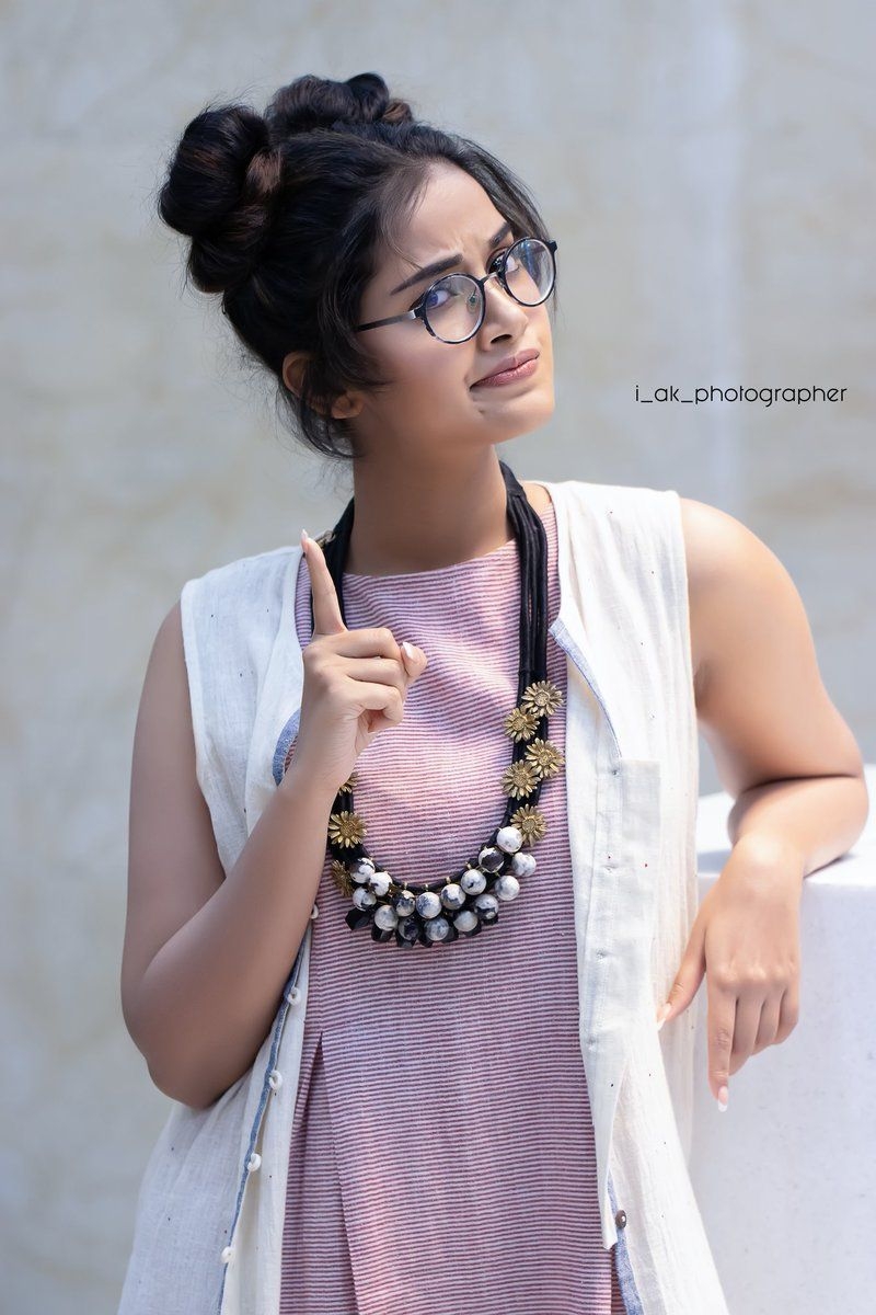 800x1200 Anupama Parameswaran Cute Looking Pics Movie Updates, Movie Promotions, Branding Online and Offline Digital Marketing Services, Phone