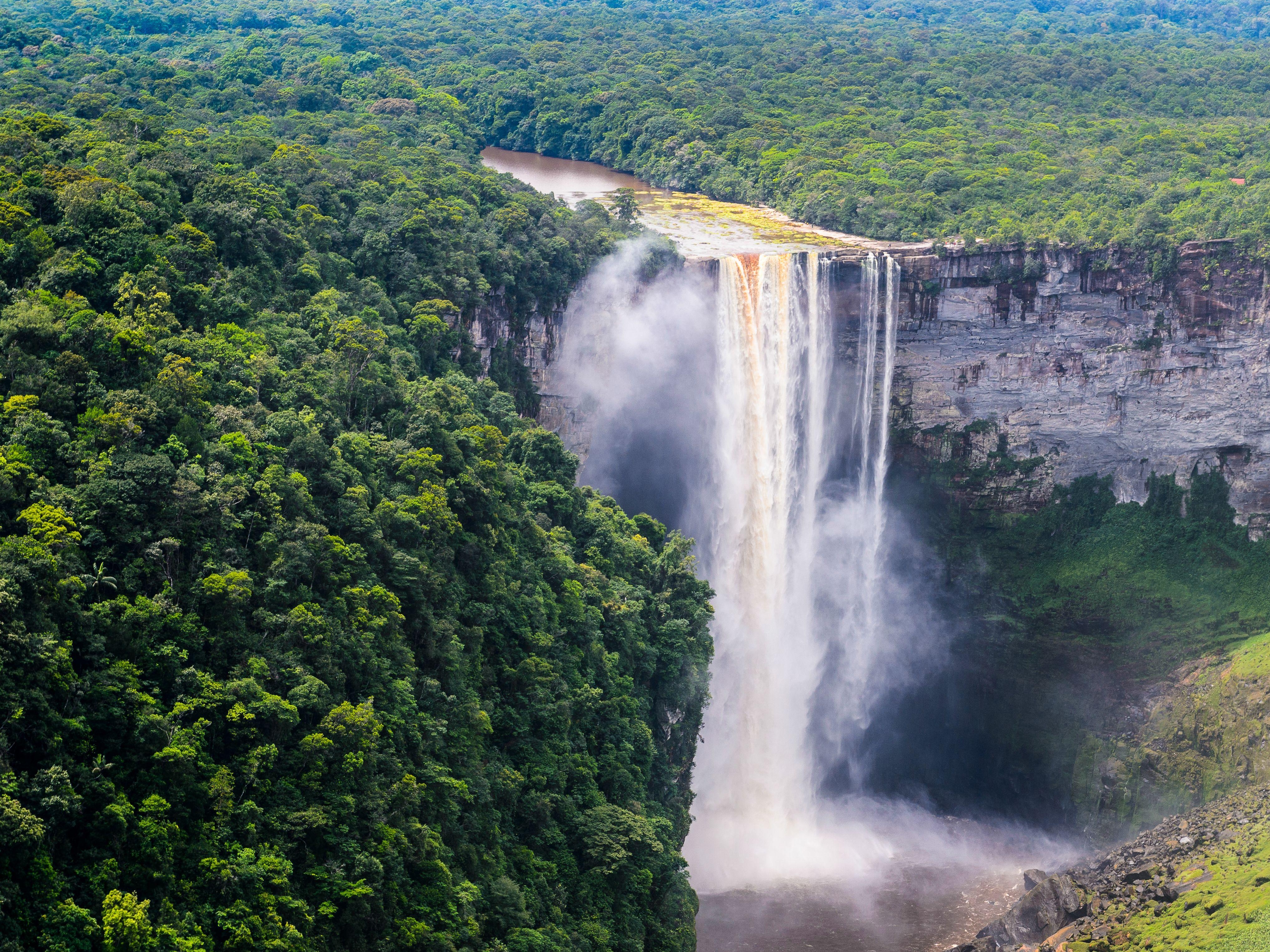 4070x3060 Pungwe Falls, Manicaland Province, Zimbabwe. History and just QI, Desktop