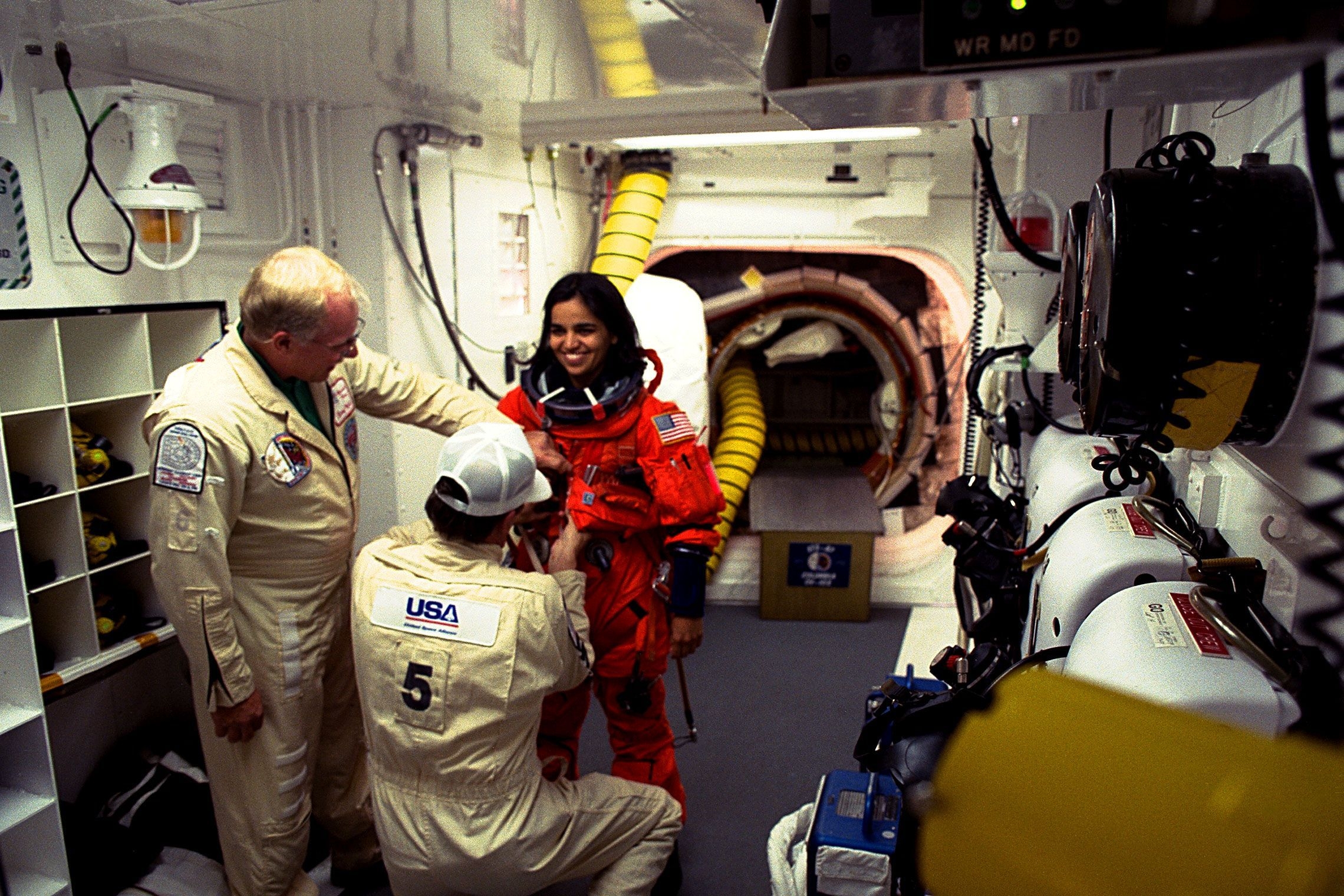 2280x1520 Mission Specialist Chawla in white room. Veethi. White room, Desktop