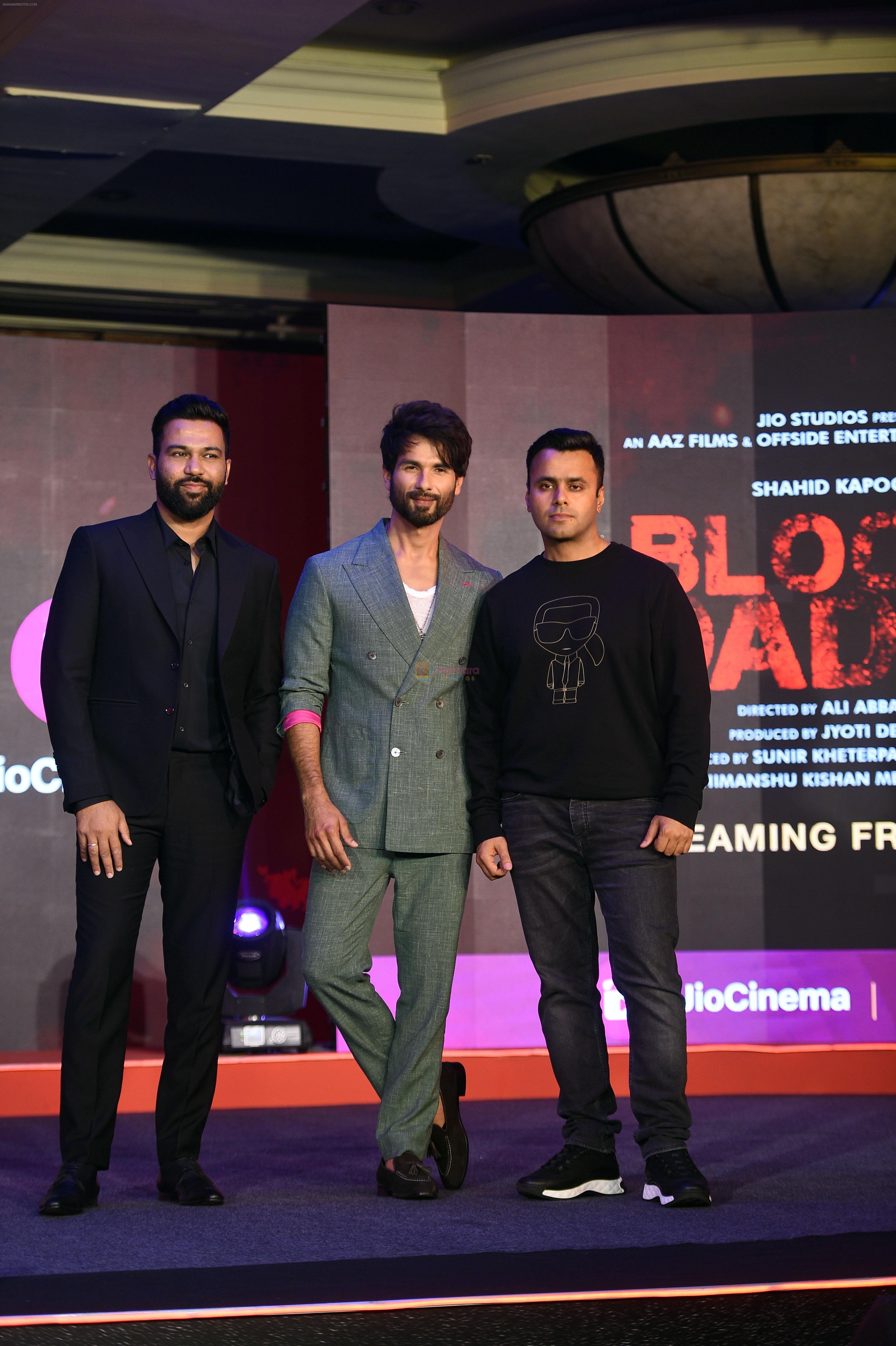 3280x4930 Shahid Kapoor, Ali Abbas Zafar, Phone