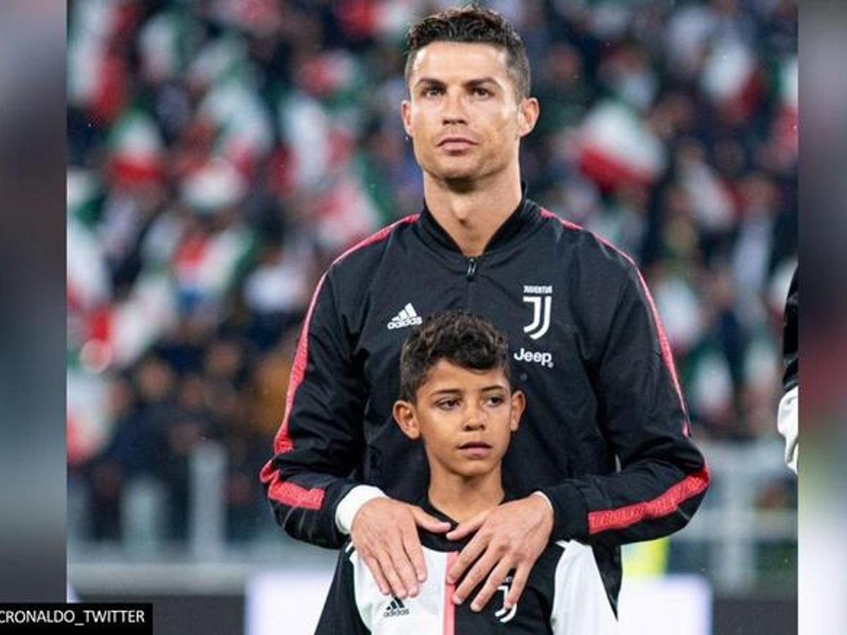 1200x900 Cristiano Ronaldo's 'Present & future' pic with Ronaldo Jr. leaves fans in awe; See, Desktop