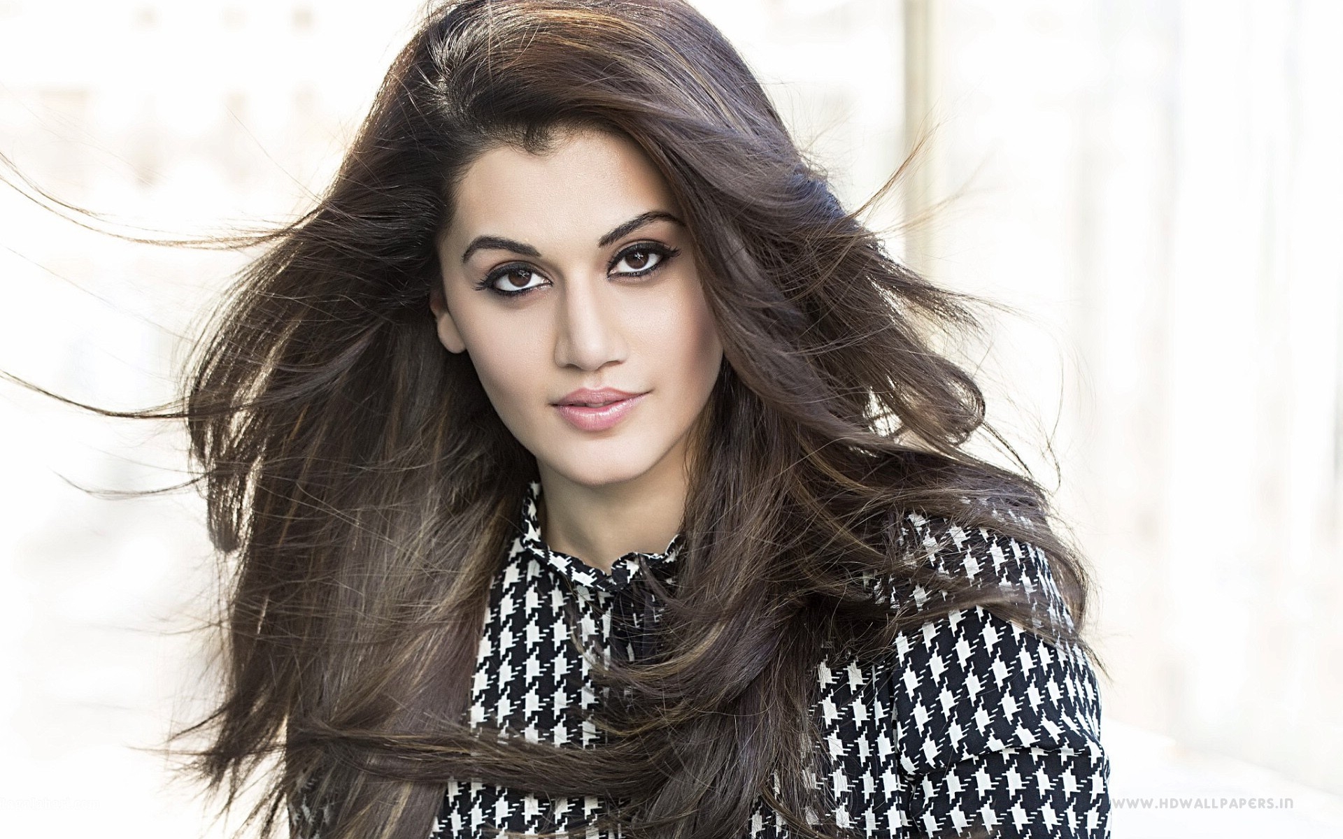 1920x1200 Taapsee Telugu Actress Wallpaper, Desktop