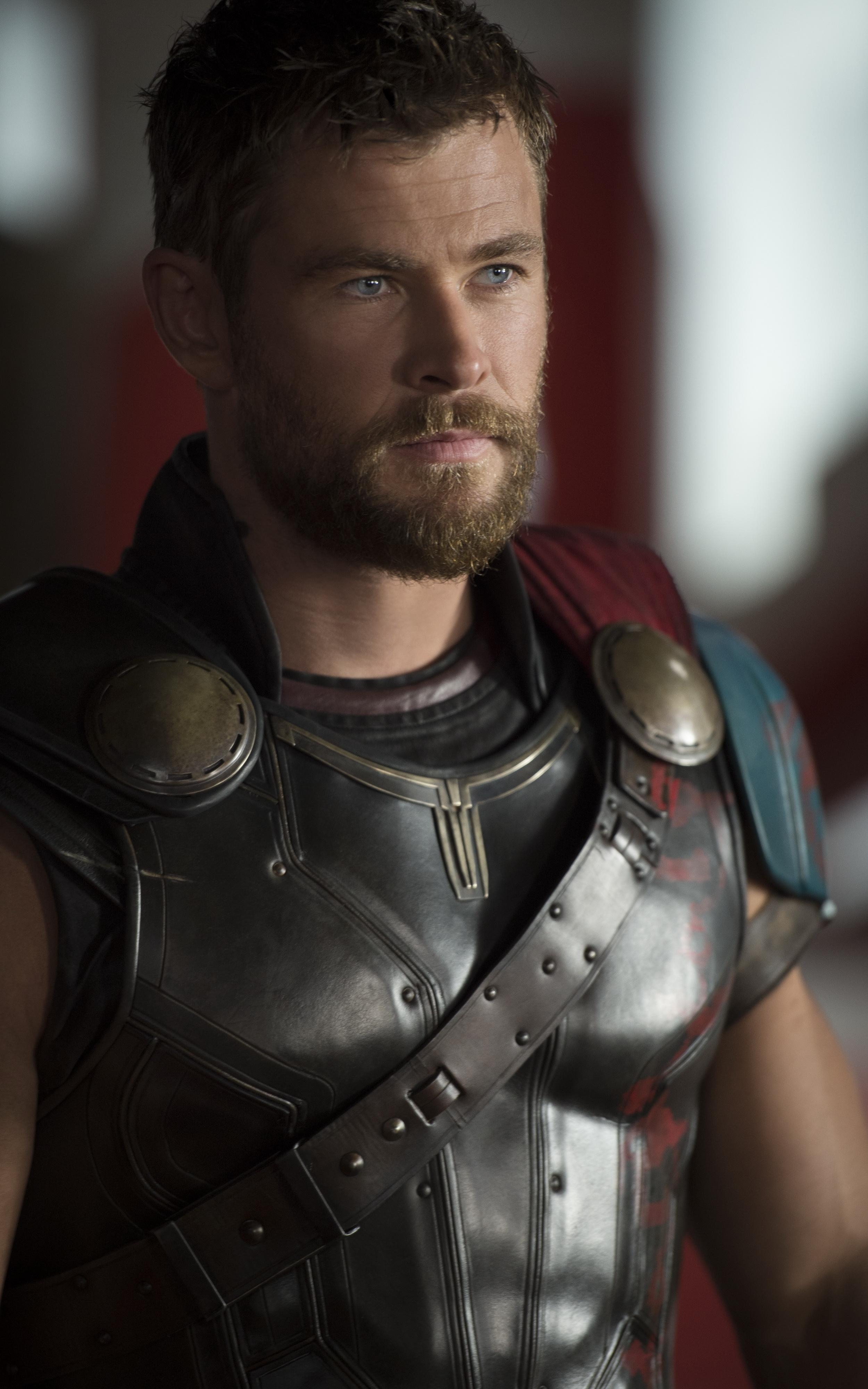 2500x4000 Chris Hemsworth Thor Wallpaper Free Chris Hemsworth Thor, Phone