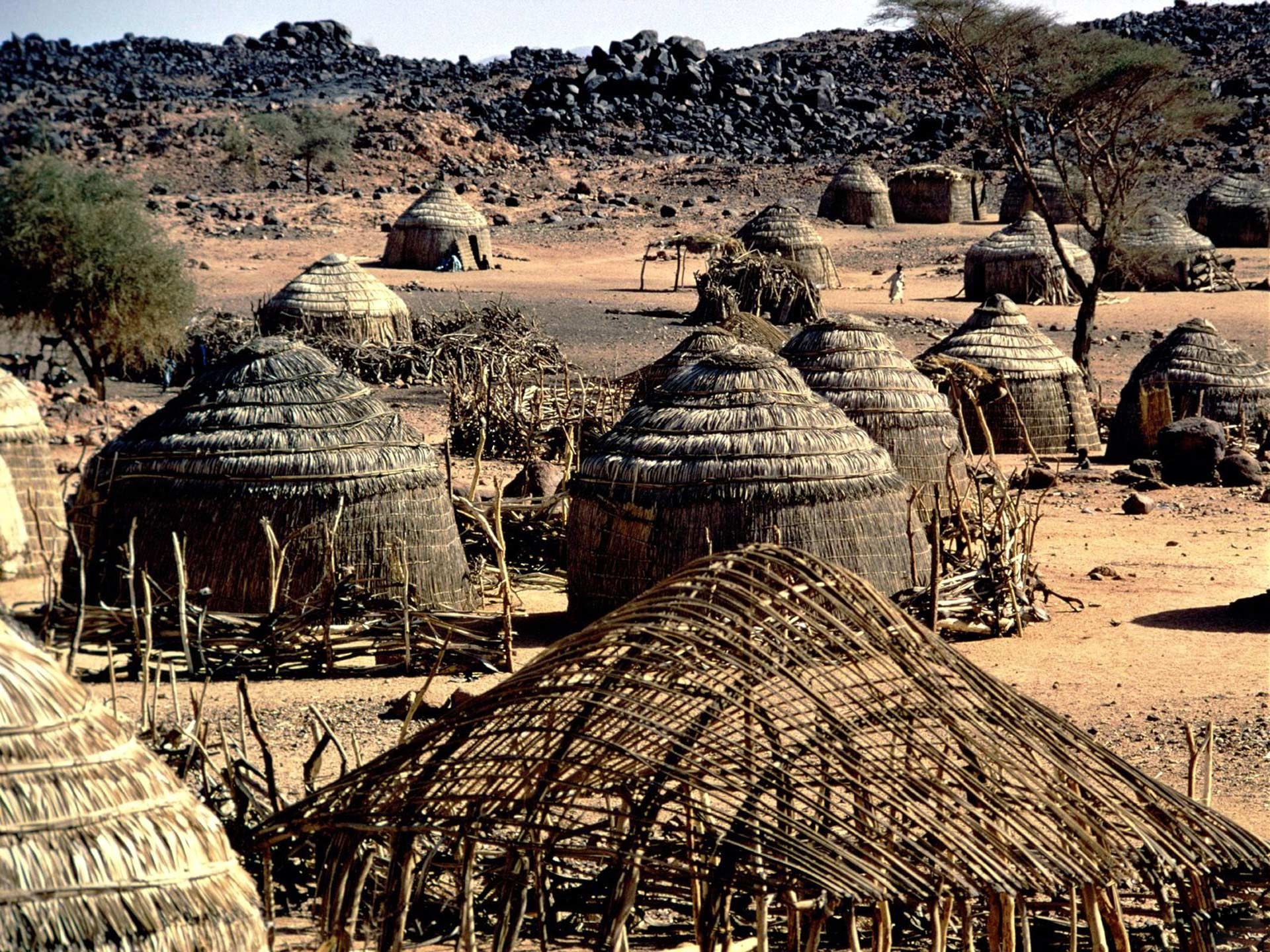 1920x1440 A lovely village. Primitive tribe architecture, Nigeria, Africa, Desktop