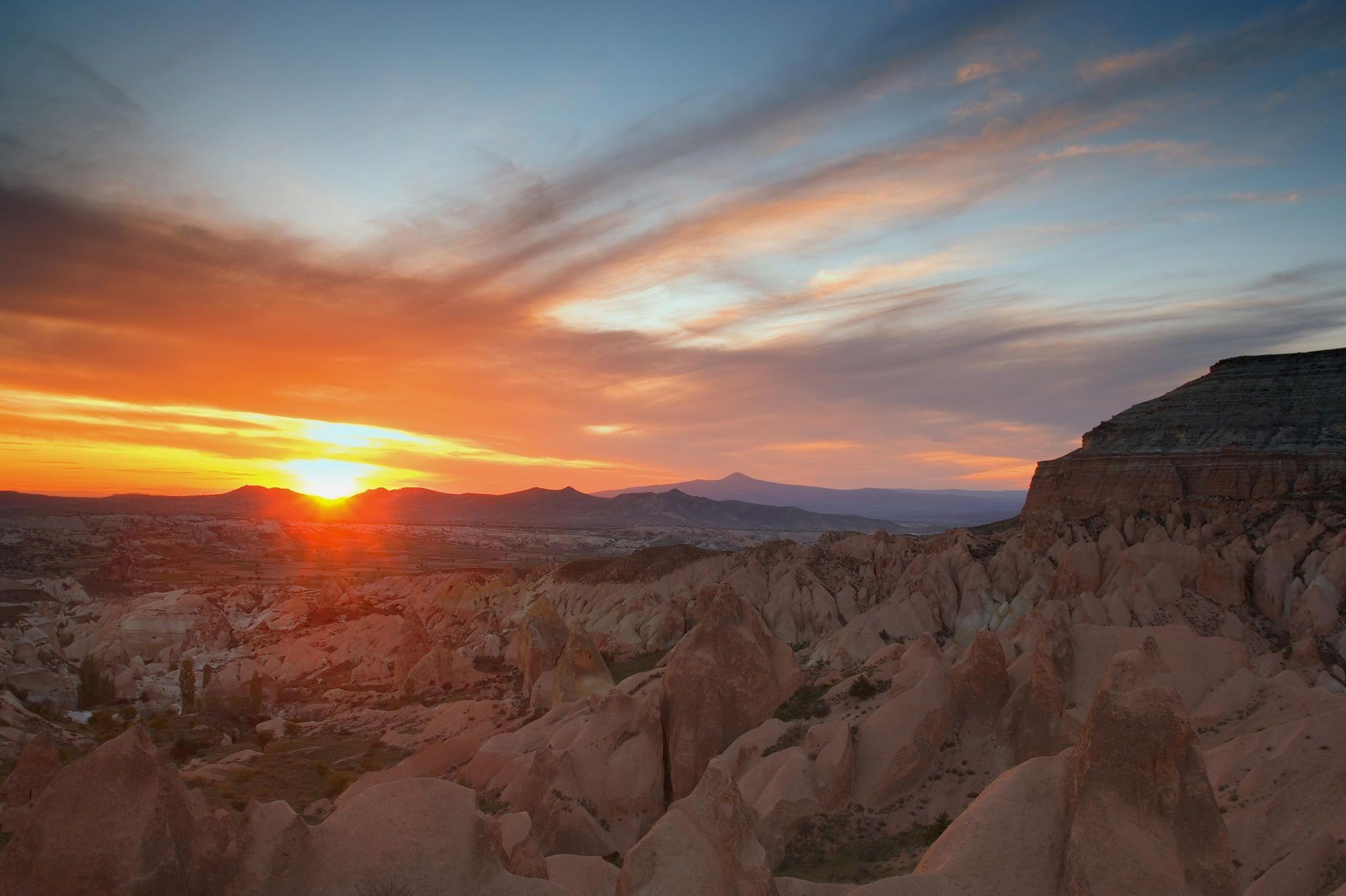 2000x1340 Sunset Badlands National Park South Dakota, Desktop