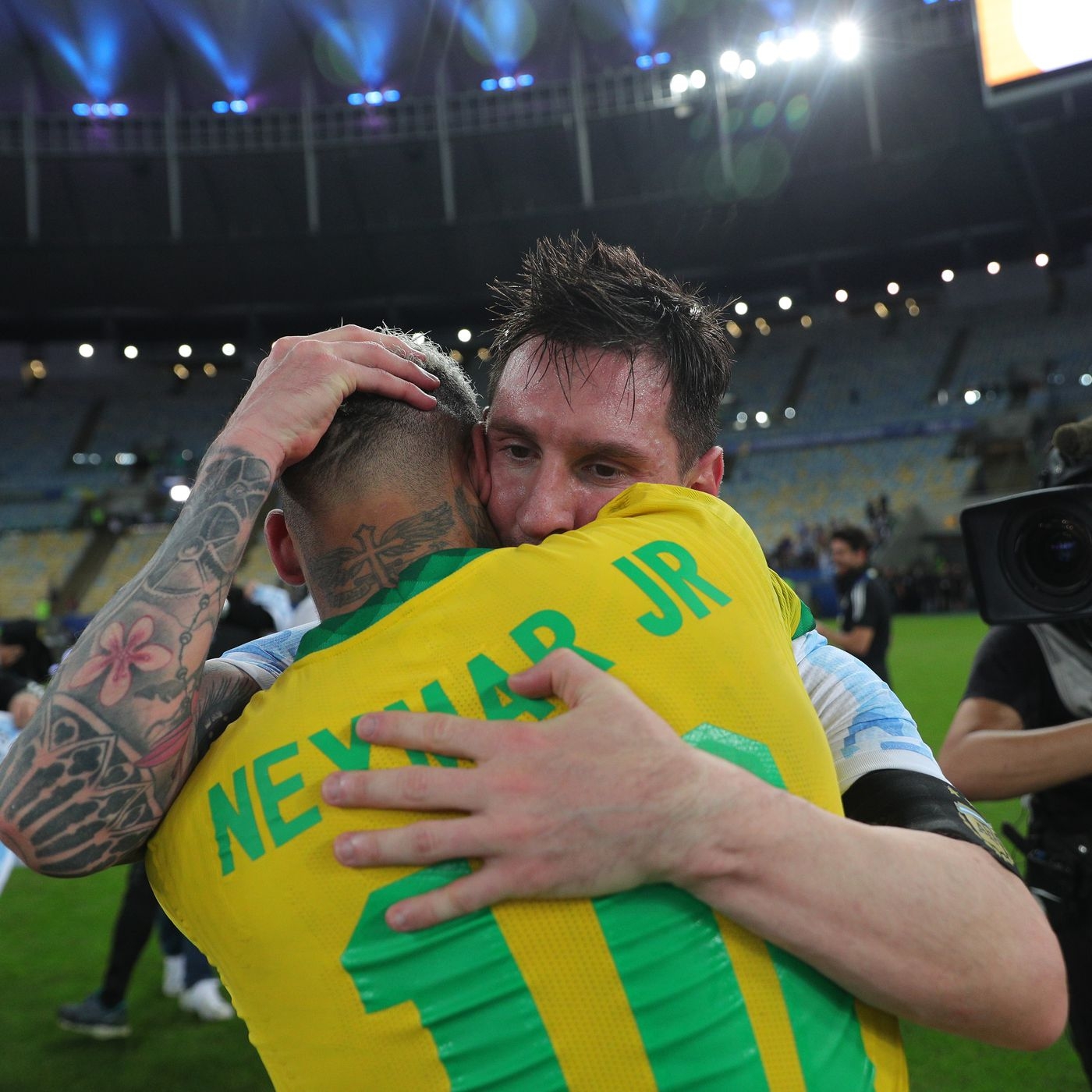 1400x1400 Neymar sends emotional message to Messi after Copa America final, Phone